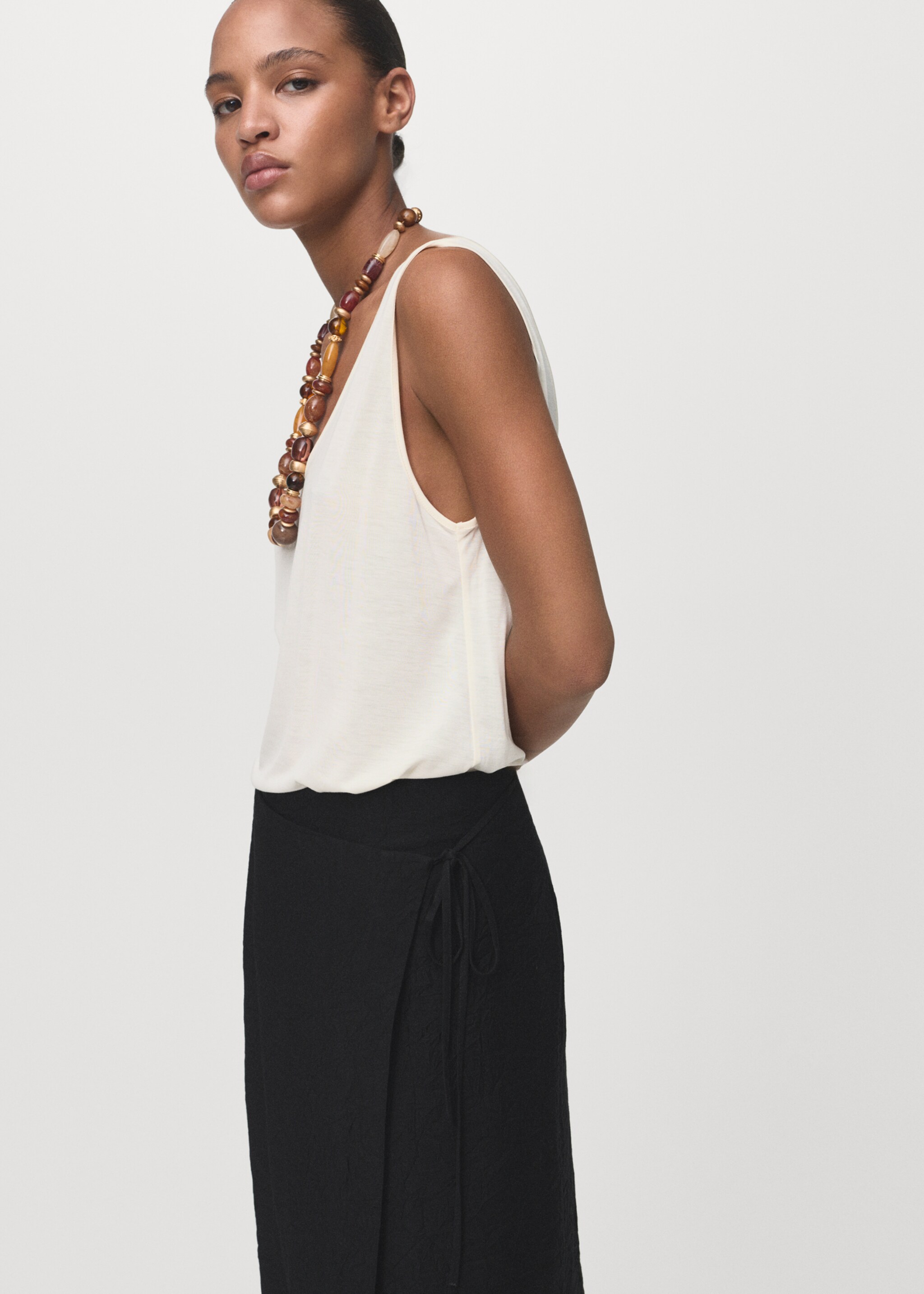 Creased-effect wrap-around skirt - Details of the article 1, Black. Ref: 17084421-00.