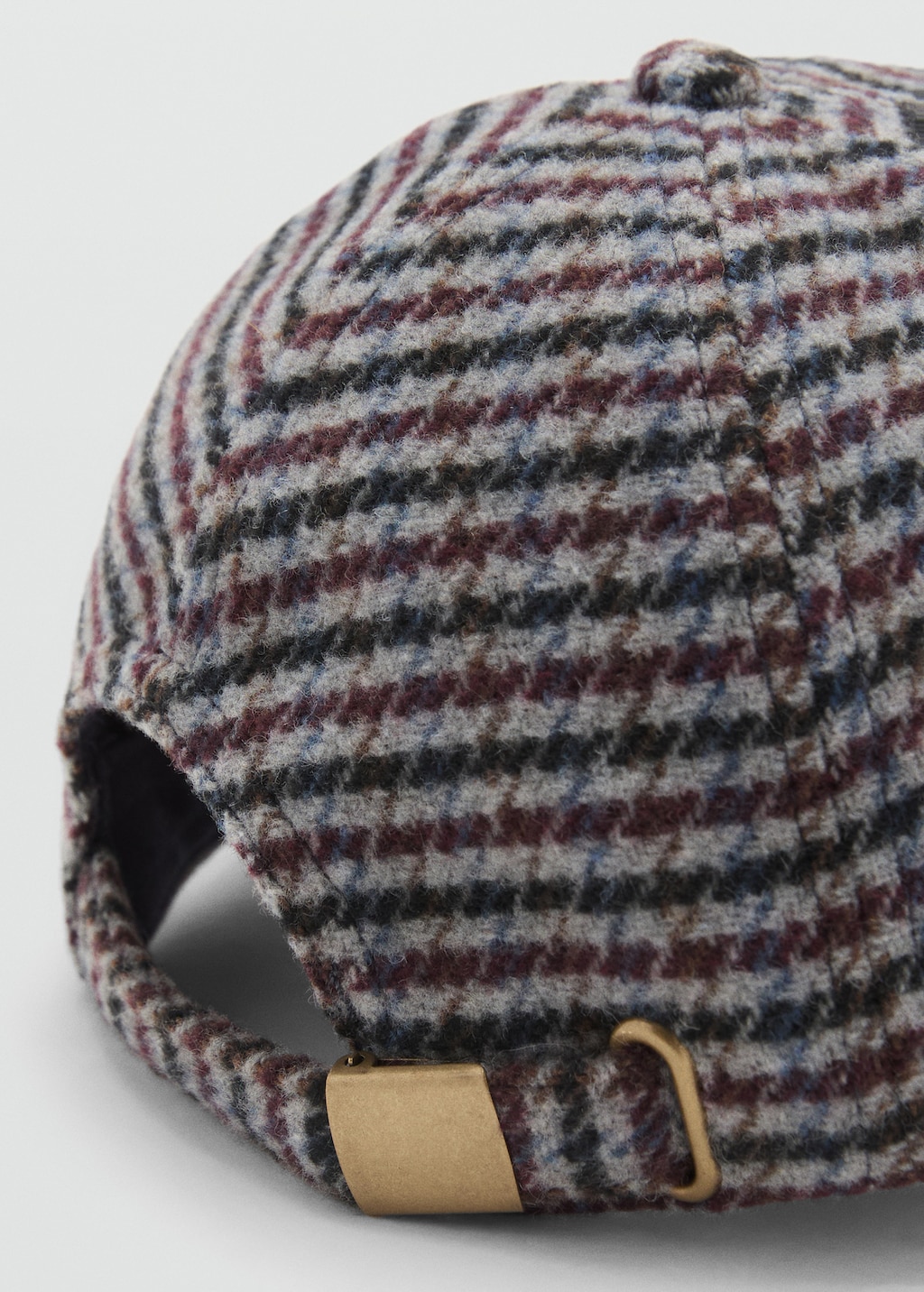 Tweed cap with letter