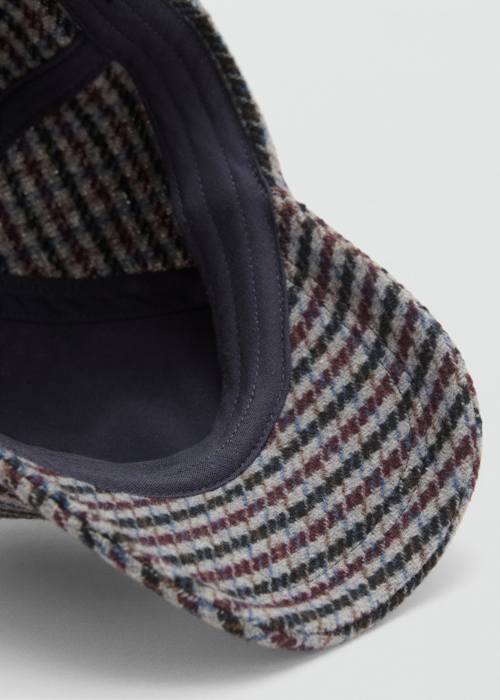 Tweed cap with letter