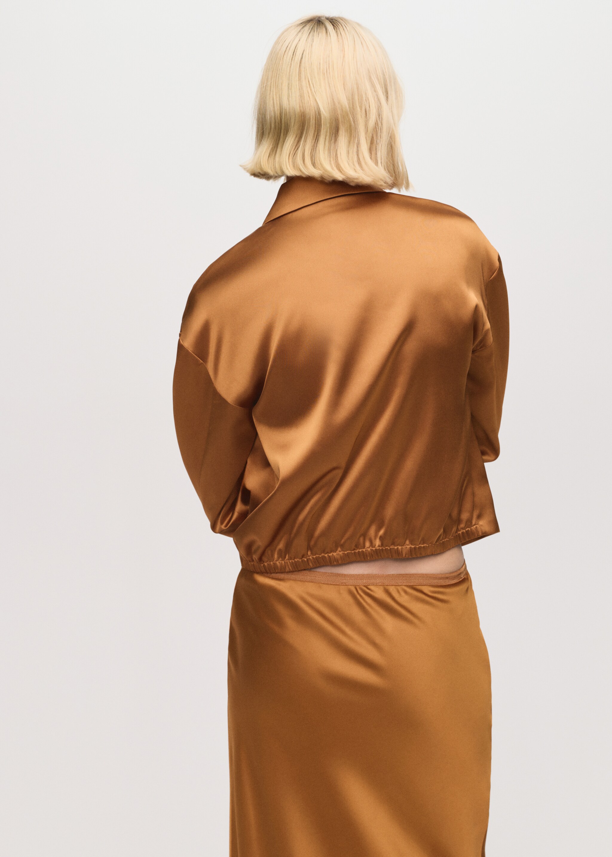 Satin jacket with pockets - Reverse of the article, Cognac. Ref: 17084447-00.