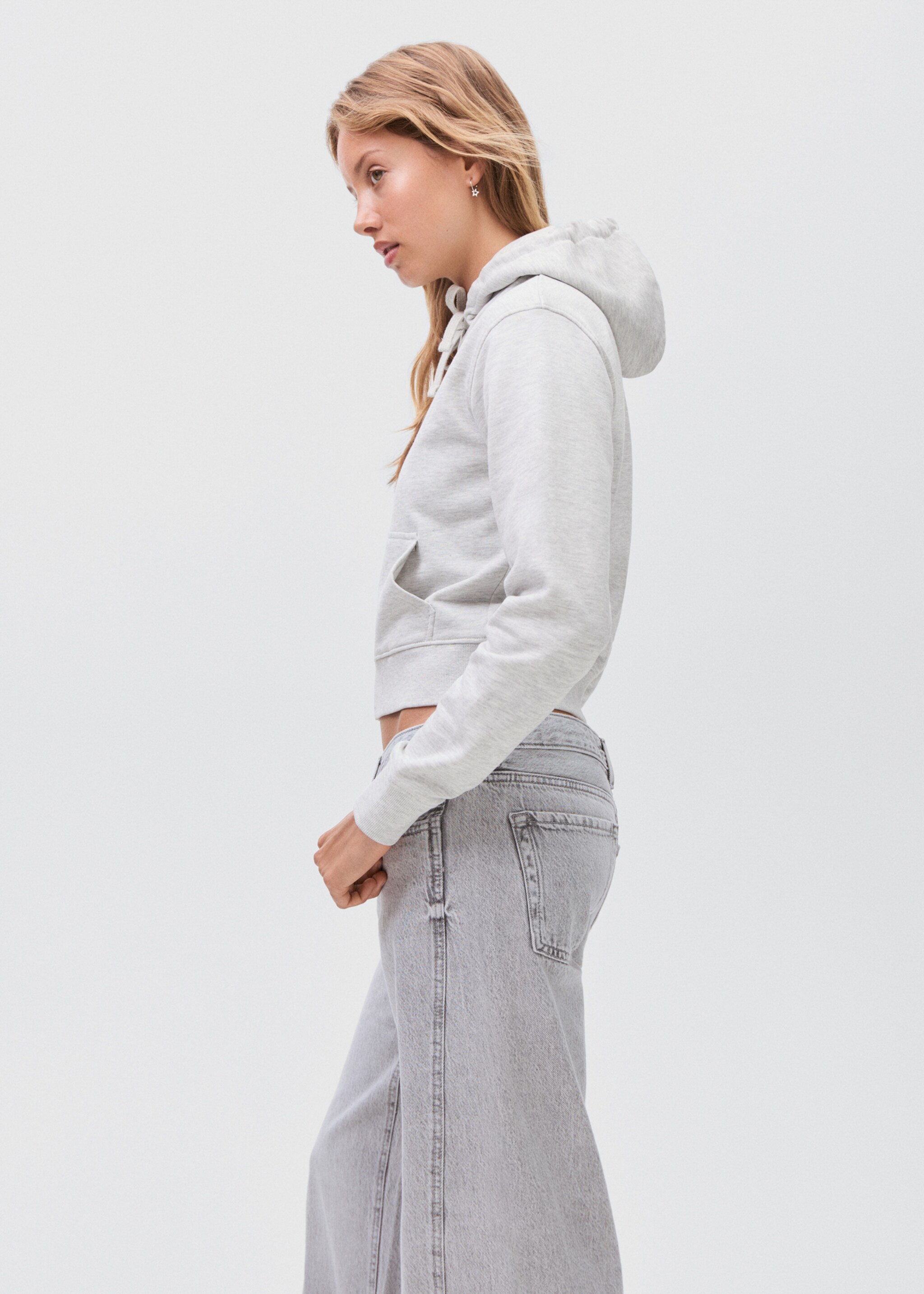 Zipped hoodie - Details of the article 4, Light Heather Grey. Ref: 17084773-00.