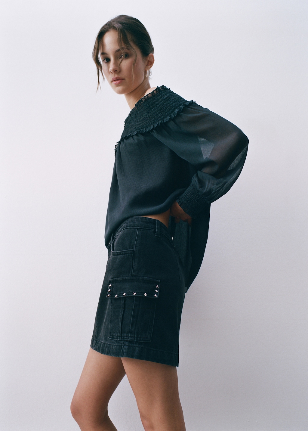 Cargo skirt with star studs