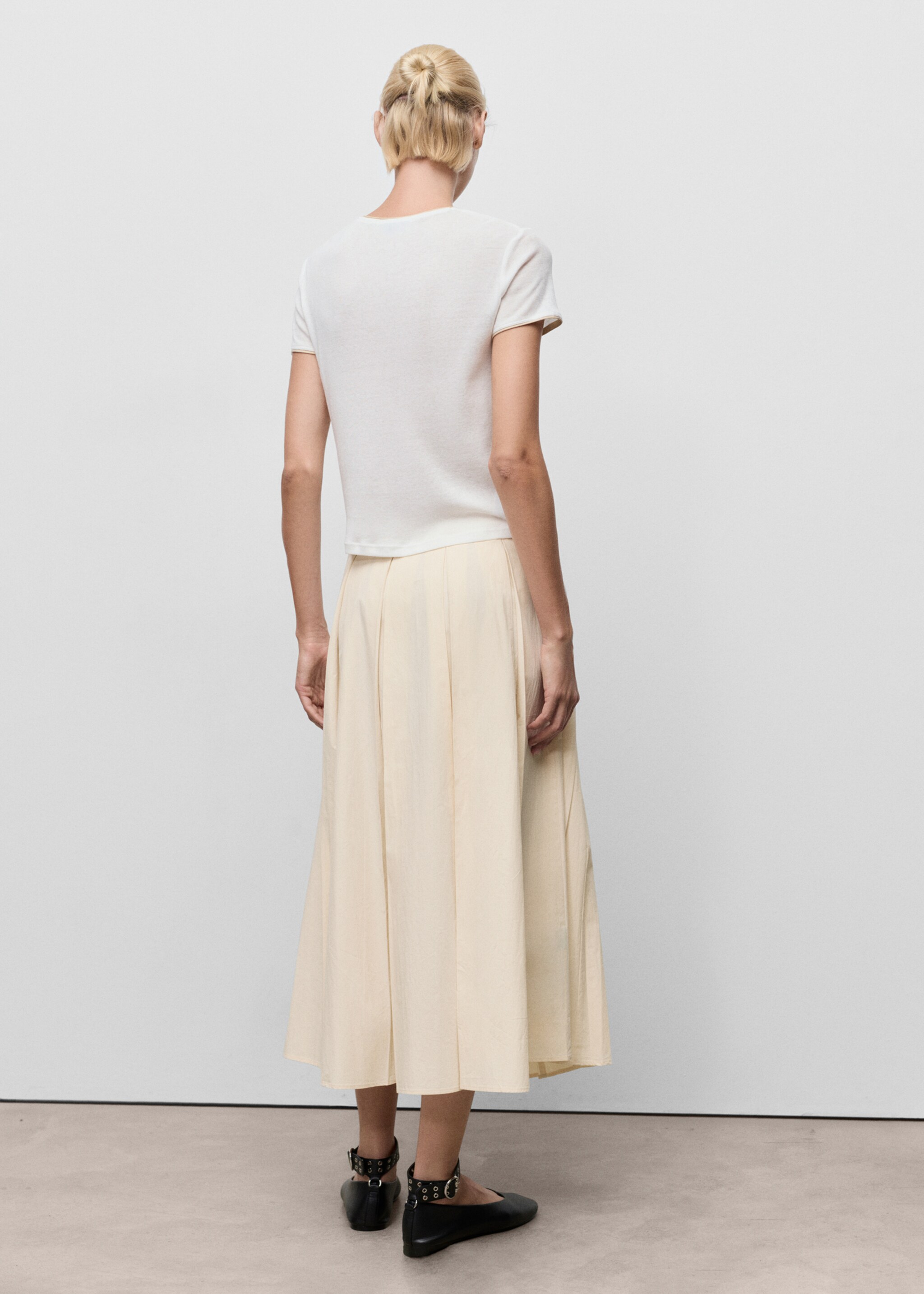 Pleated midi-skirt - Reverse of the article, Ivory White. Ref: 17084780-00.