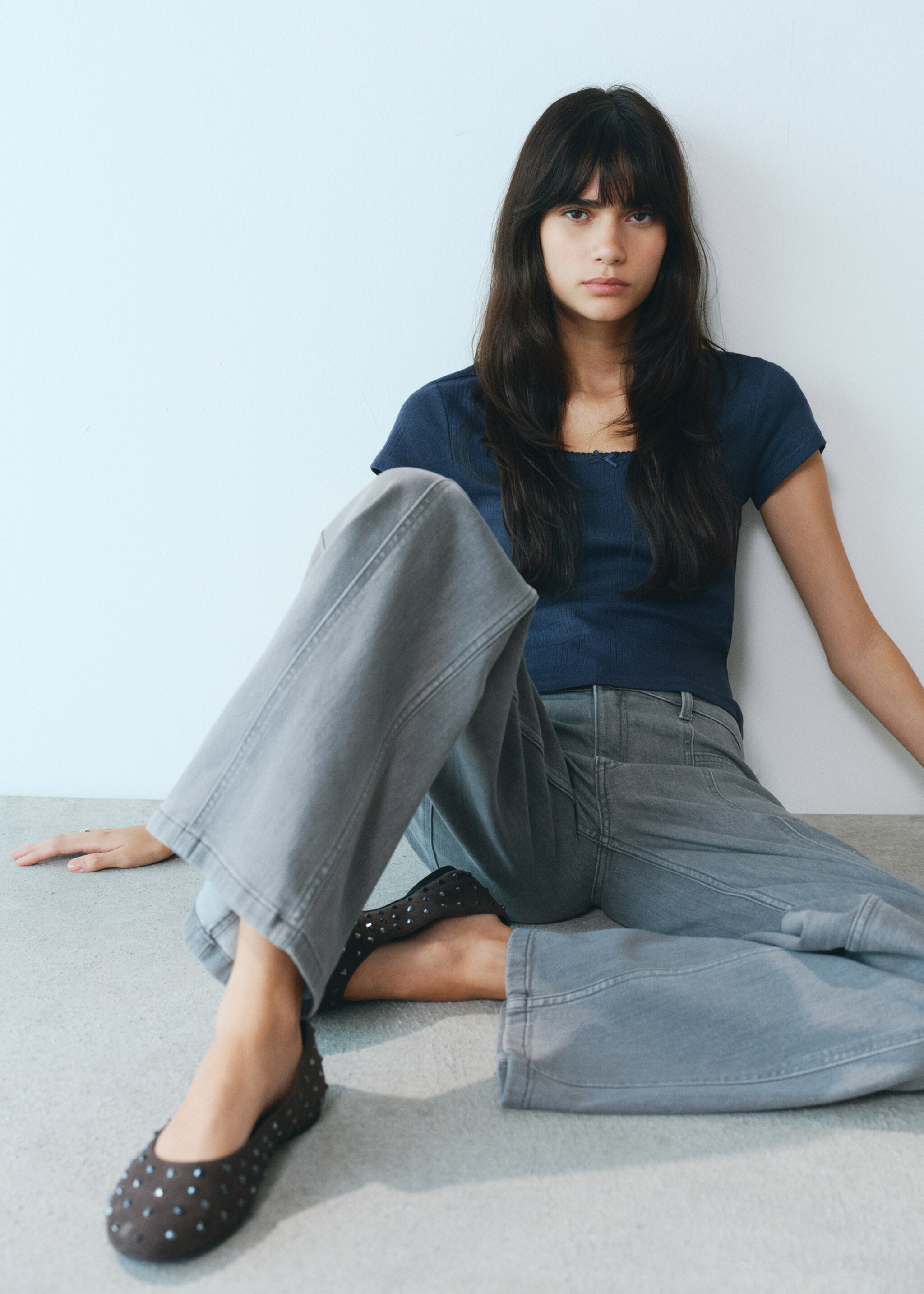 Jeans with embroidered stars - Details of the article 5, Denim Grey. Ref: 17084785-00.