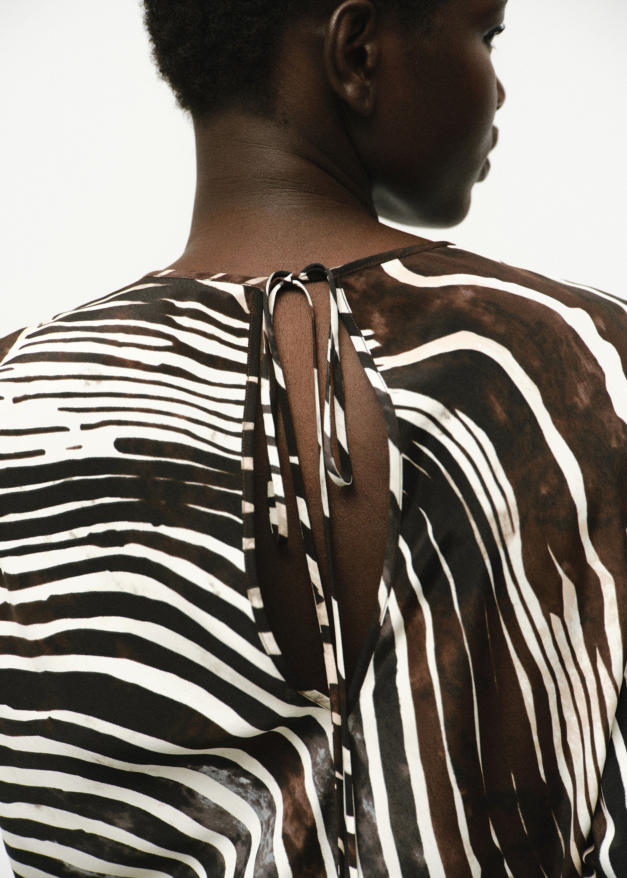 Zebra print blouse - Details of the article 2, Black. Ref: 17084786-00.