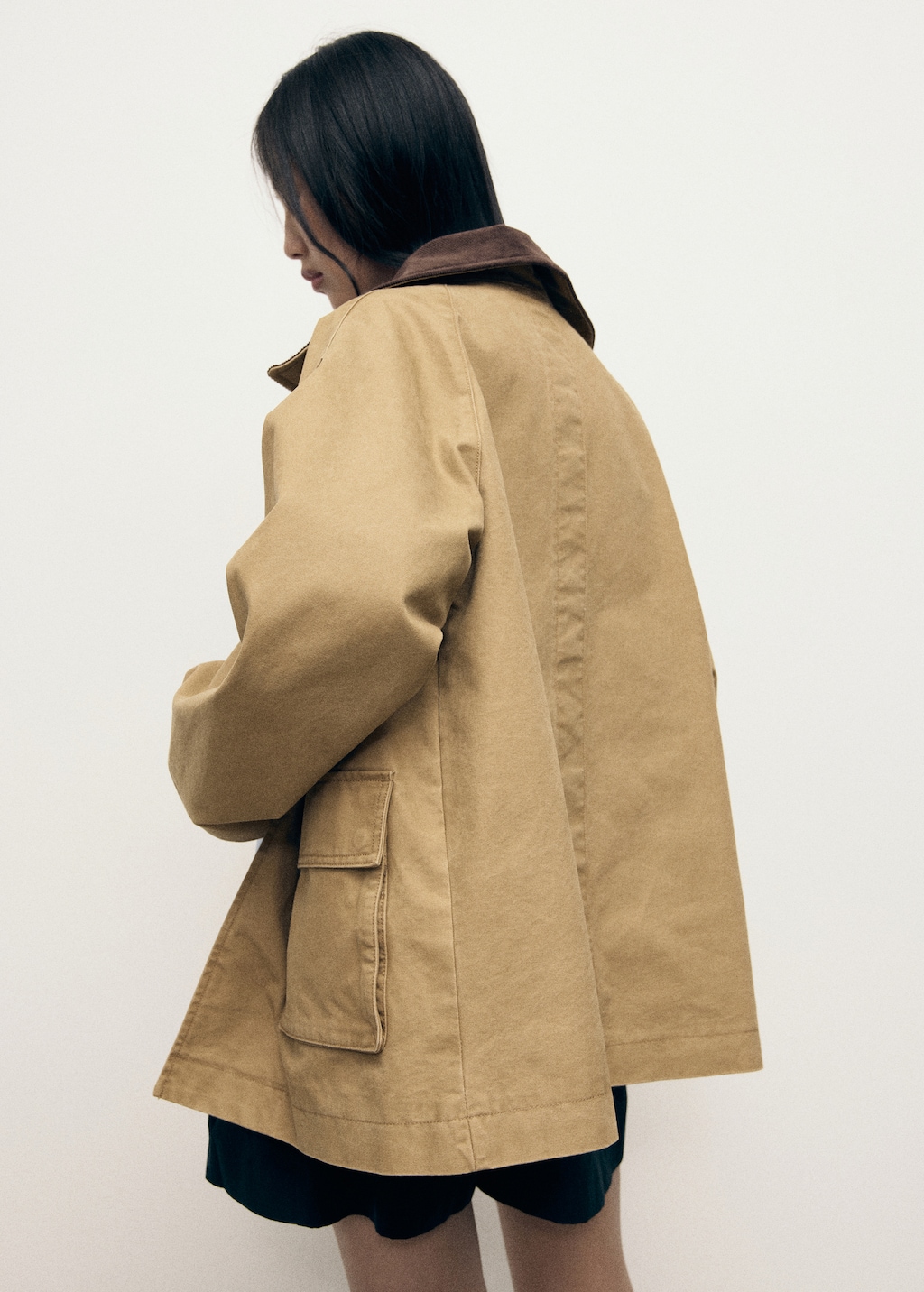 Oversized barn jacket with contrasting collar
