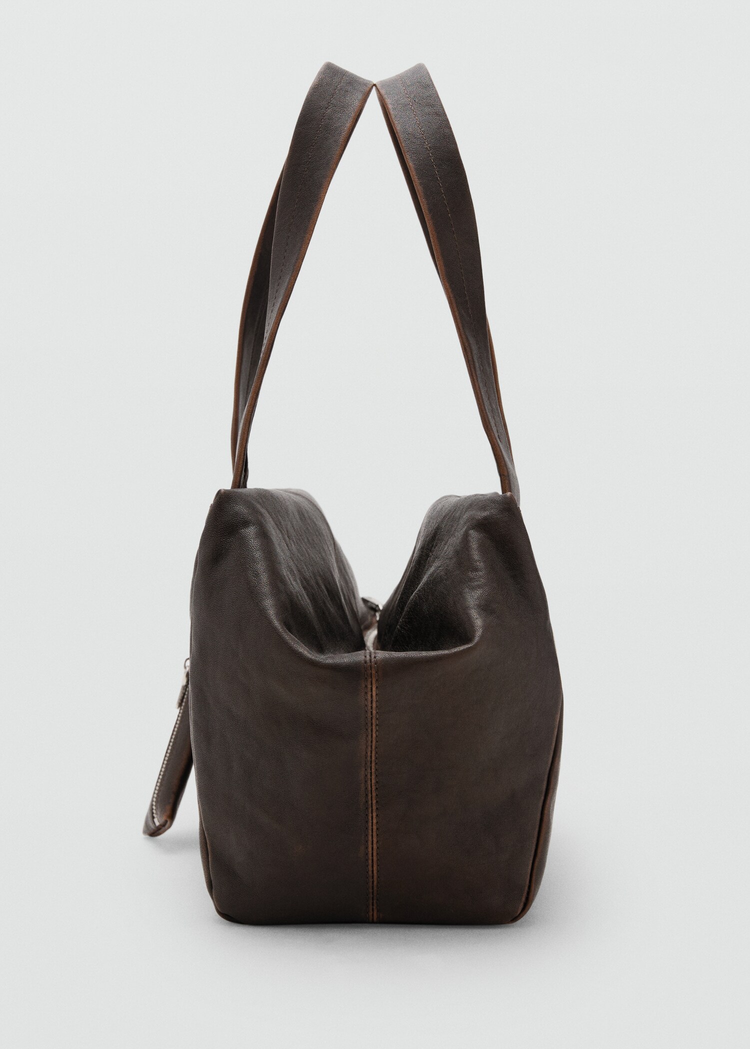 Medium leather shoulder bag with charms - Details of the article 2
