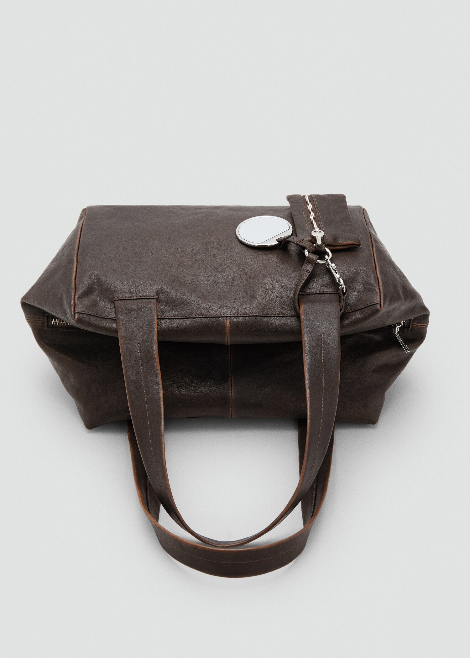 Medium leather shoulder bag with charms - Details of the article 4