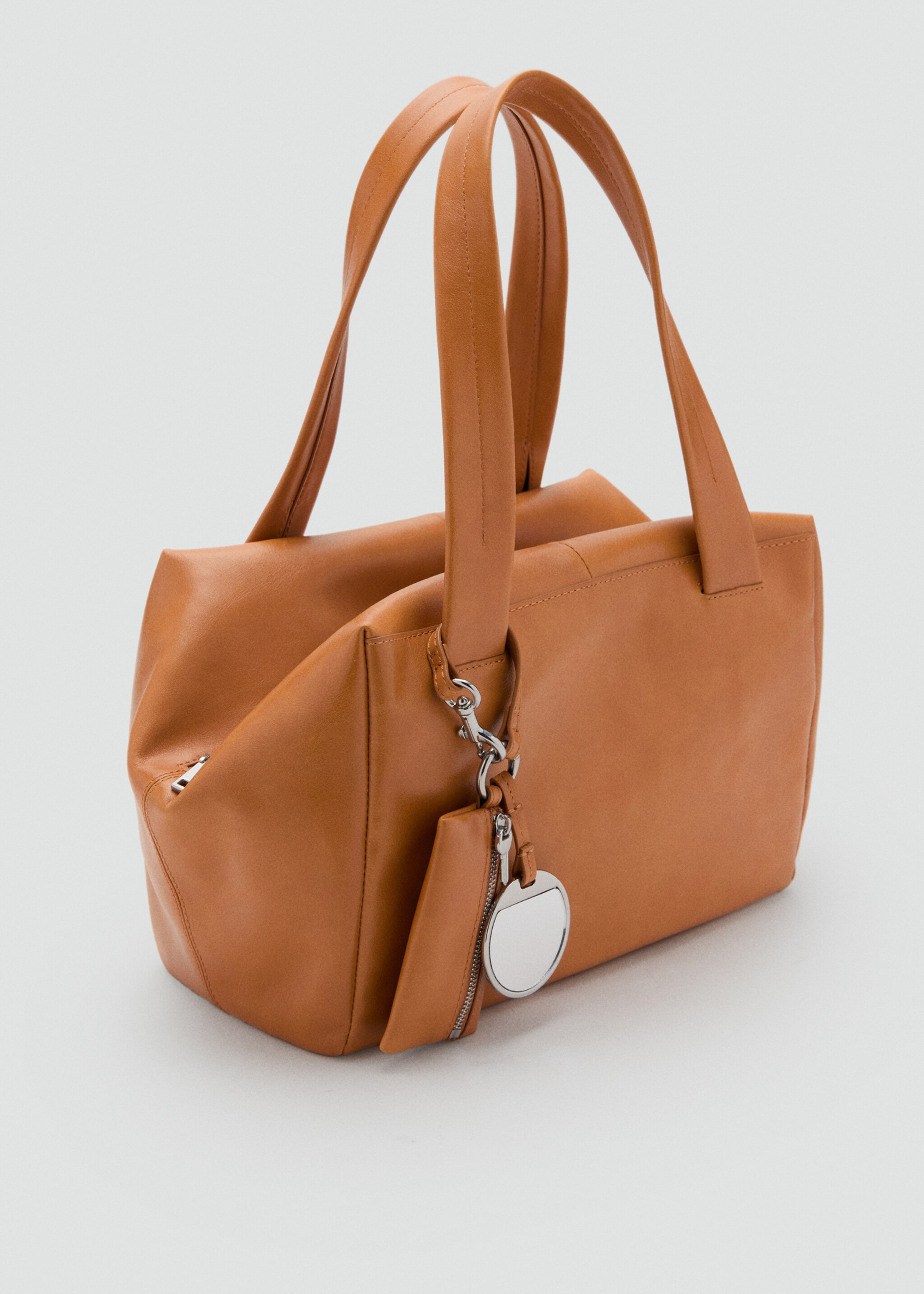 Medium leather shoulder bag with charms - Medium plane, Cognac. Ref: 17085169-00.