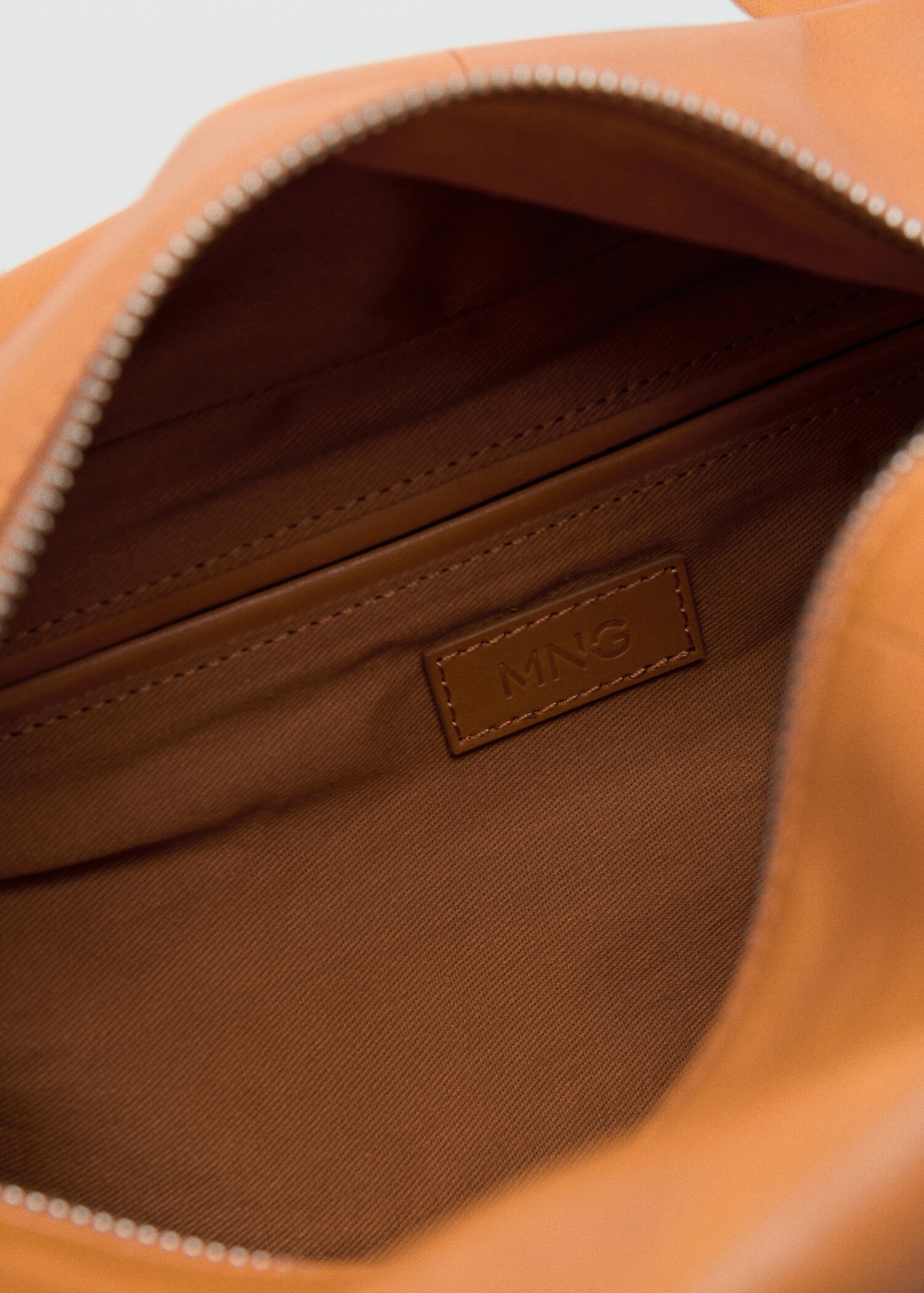 Medium leather shoulder bag with charms - Details of the article 3