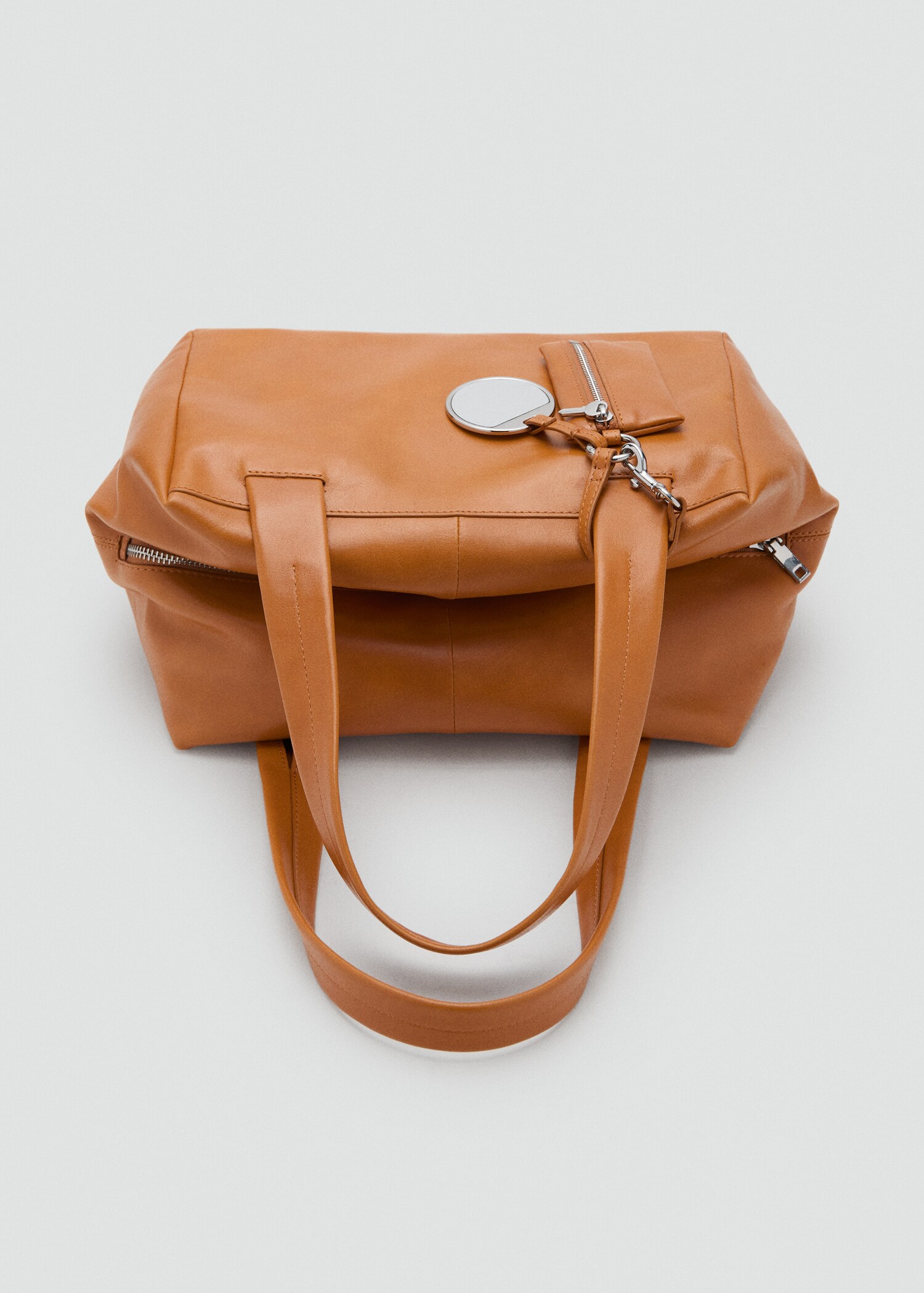 Medium leather shoulder bag with charms - Details of the article 4