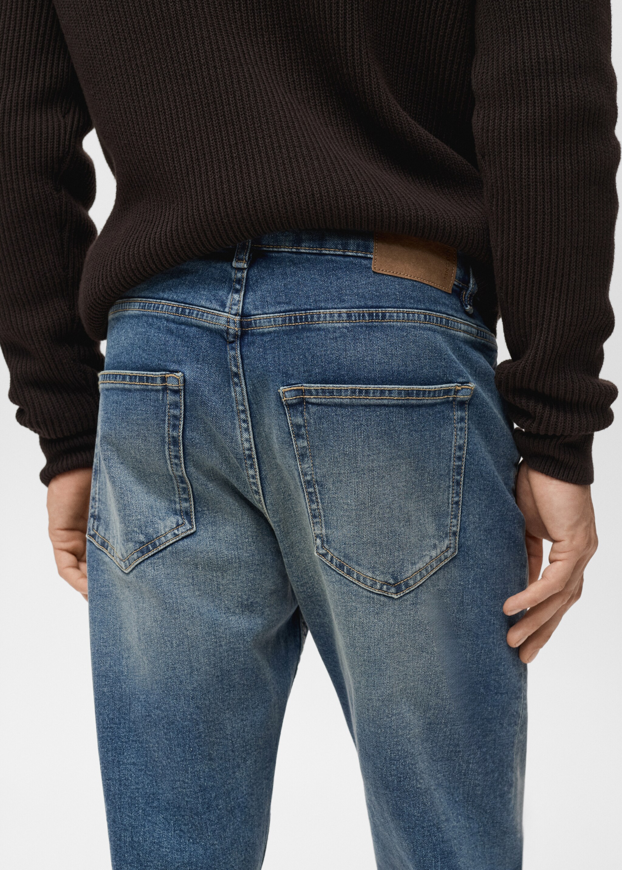 Benin tapered-fit jeans - Details of the article 6, Medium Vintage Blue. Ref: 17085171-00.