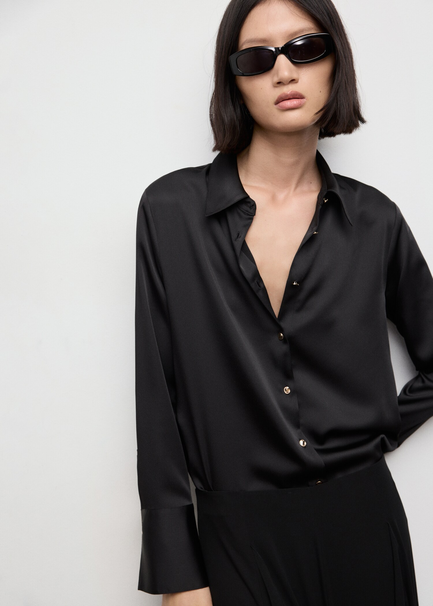 Chemise fluide satinée - Plan moyen