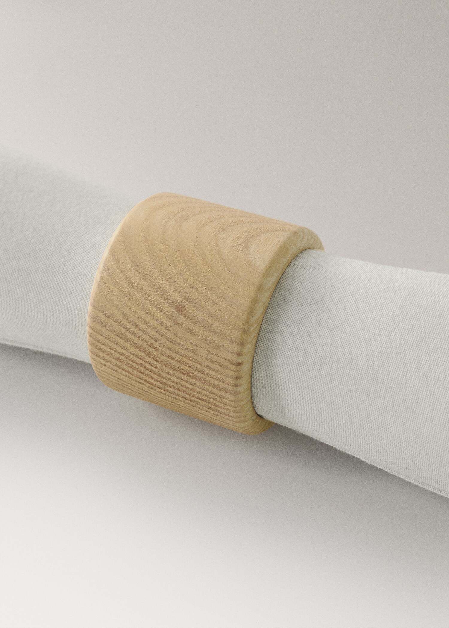 Pack of 4 ash wood napkin rings - Details of the article 2