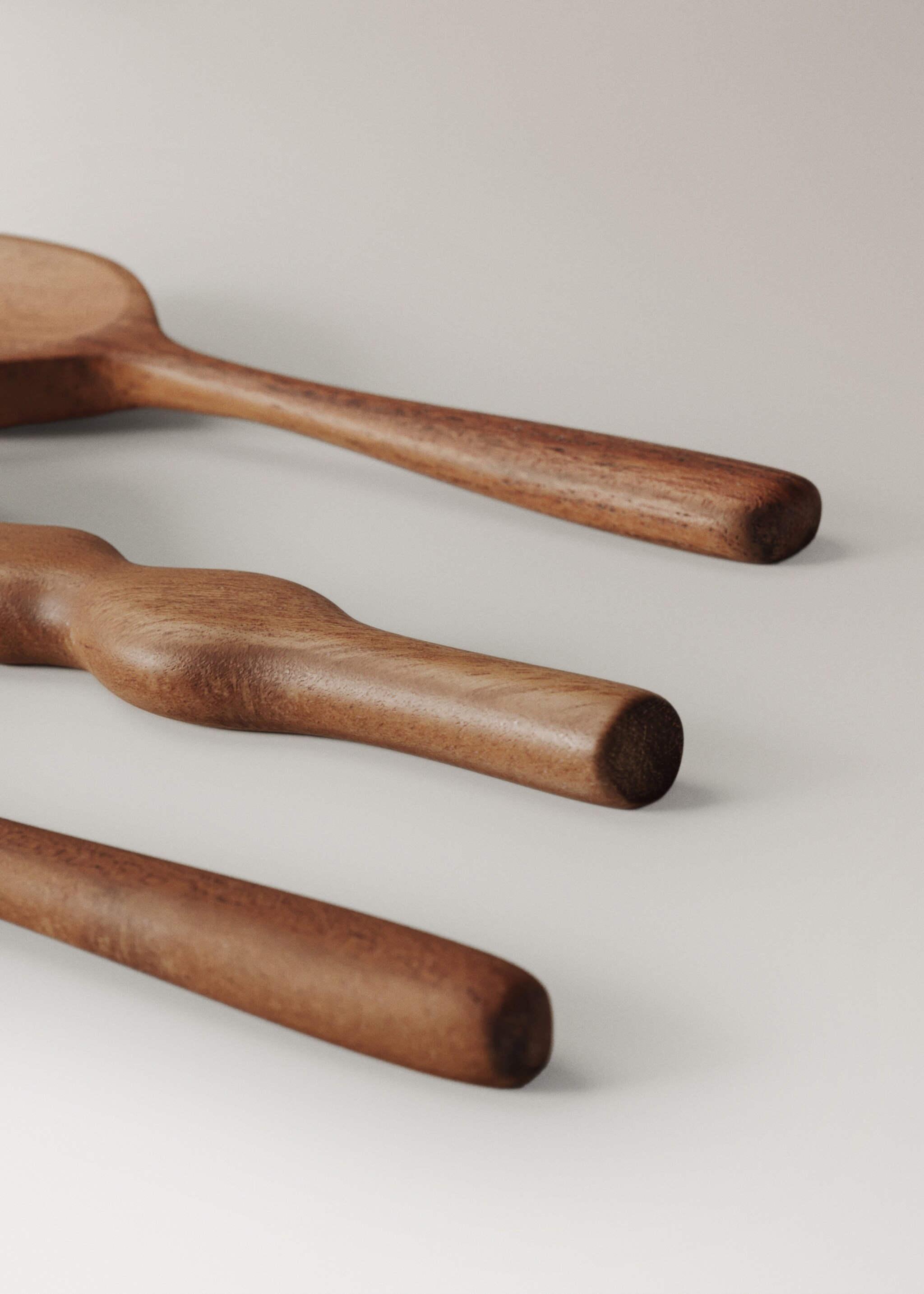Set de 3 culleres de servir de fusta antiga - Detall de l'article 2, Marró. Ref: 17085807-00.