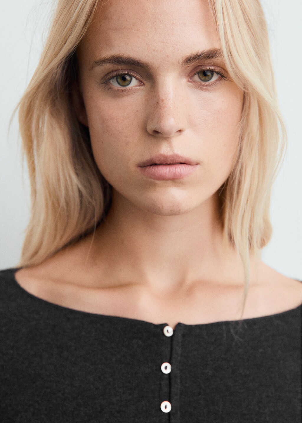 Boat neck cardigan with buttons