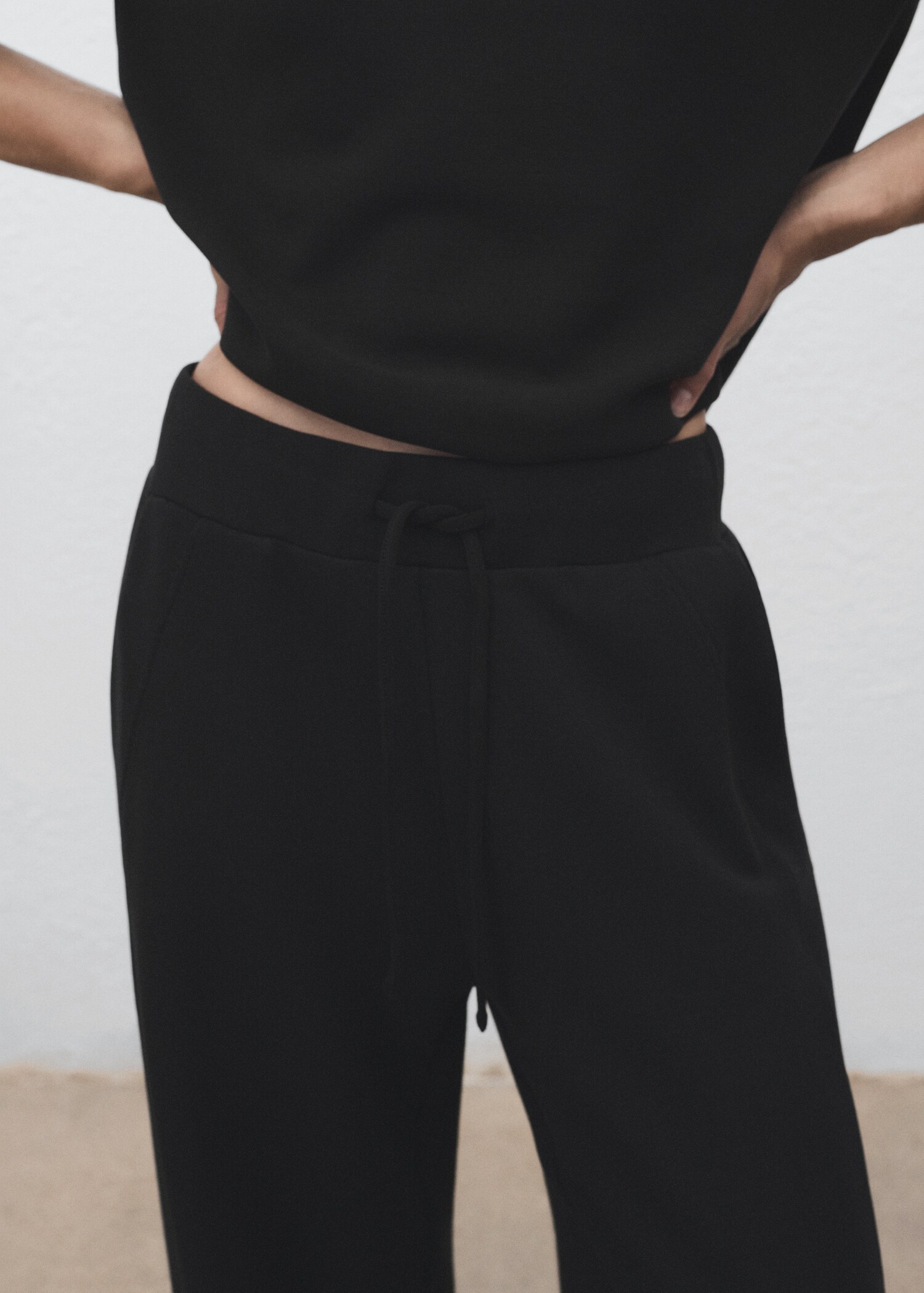 Drawstring jogger trousers - Details of the article 6