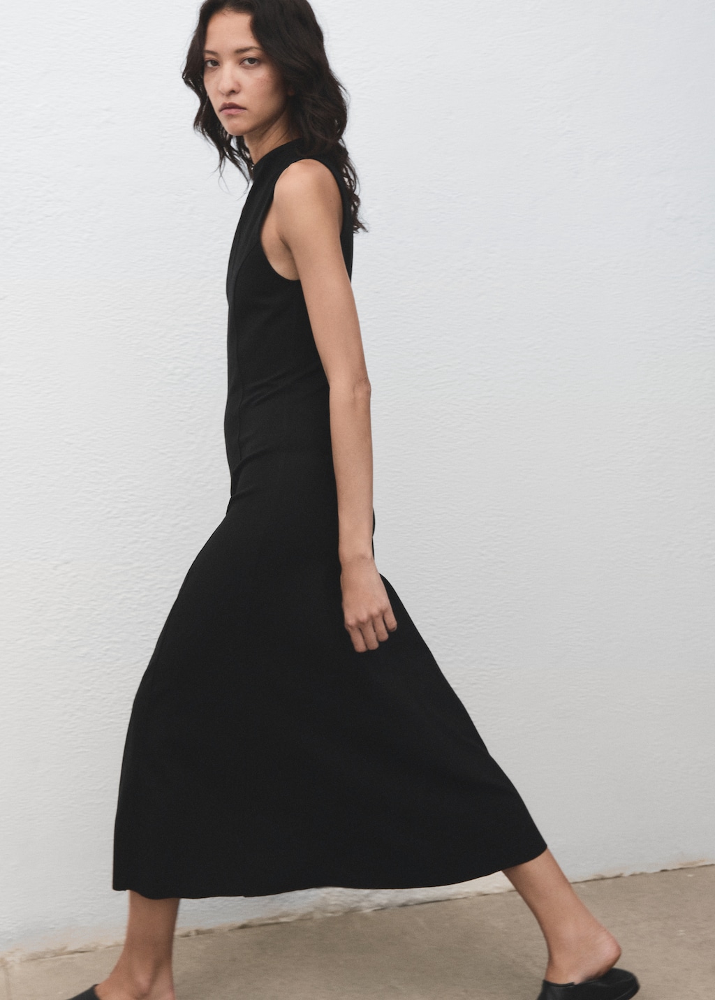 Midi-dress with stitching