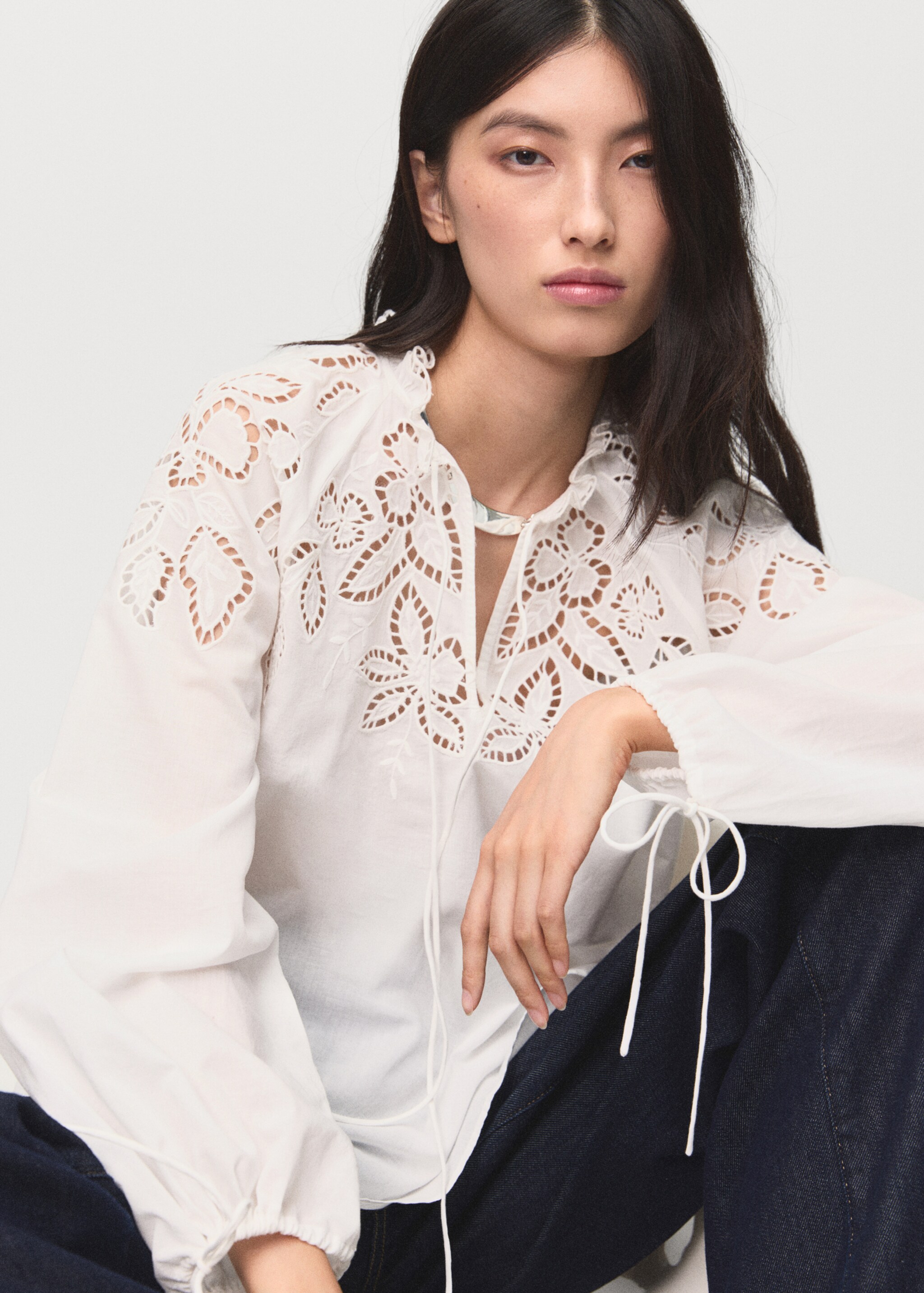 Blusa bordada com laços - Pormenor do artigo 2, Cru. Ref: 17085820-00.