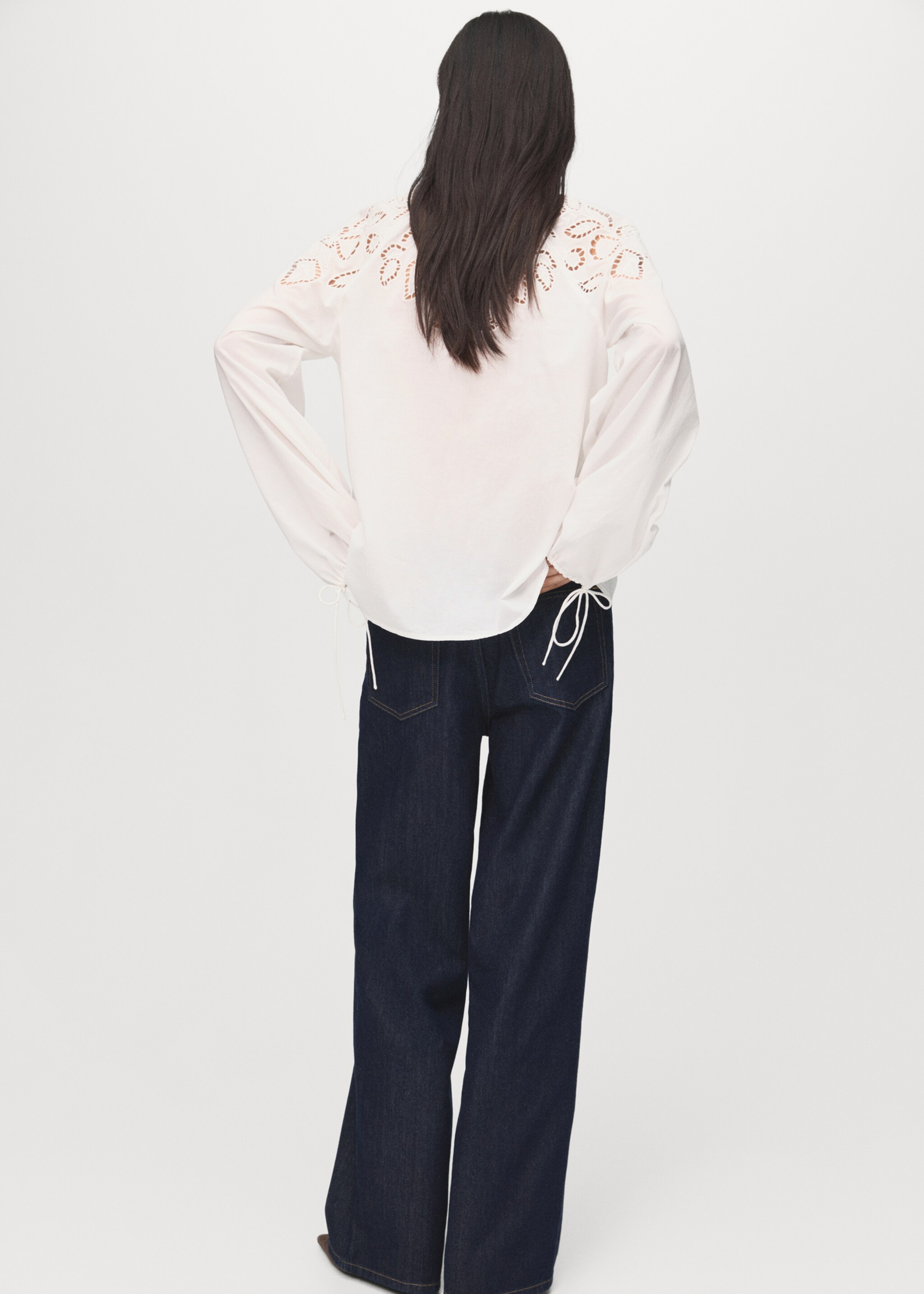 Blusa bordada com laços - Verso do artigo, Cru. Ref: 17085820-00.