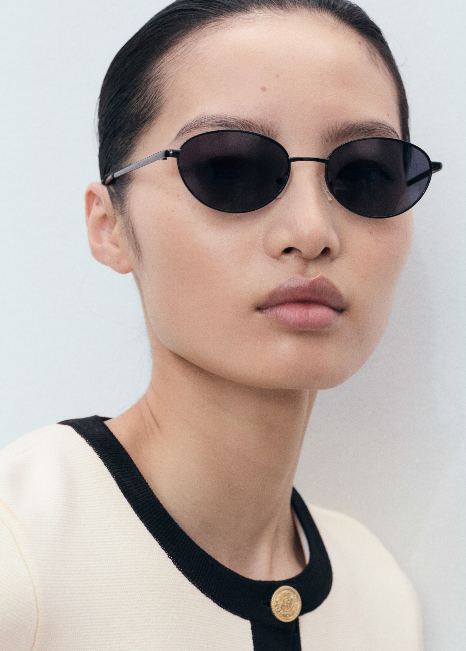 Gebreid jasje met contrasterende biesjes - Detail van het artikel 1