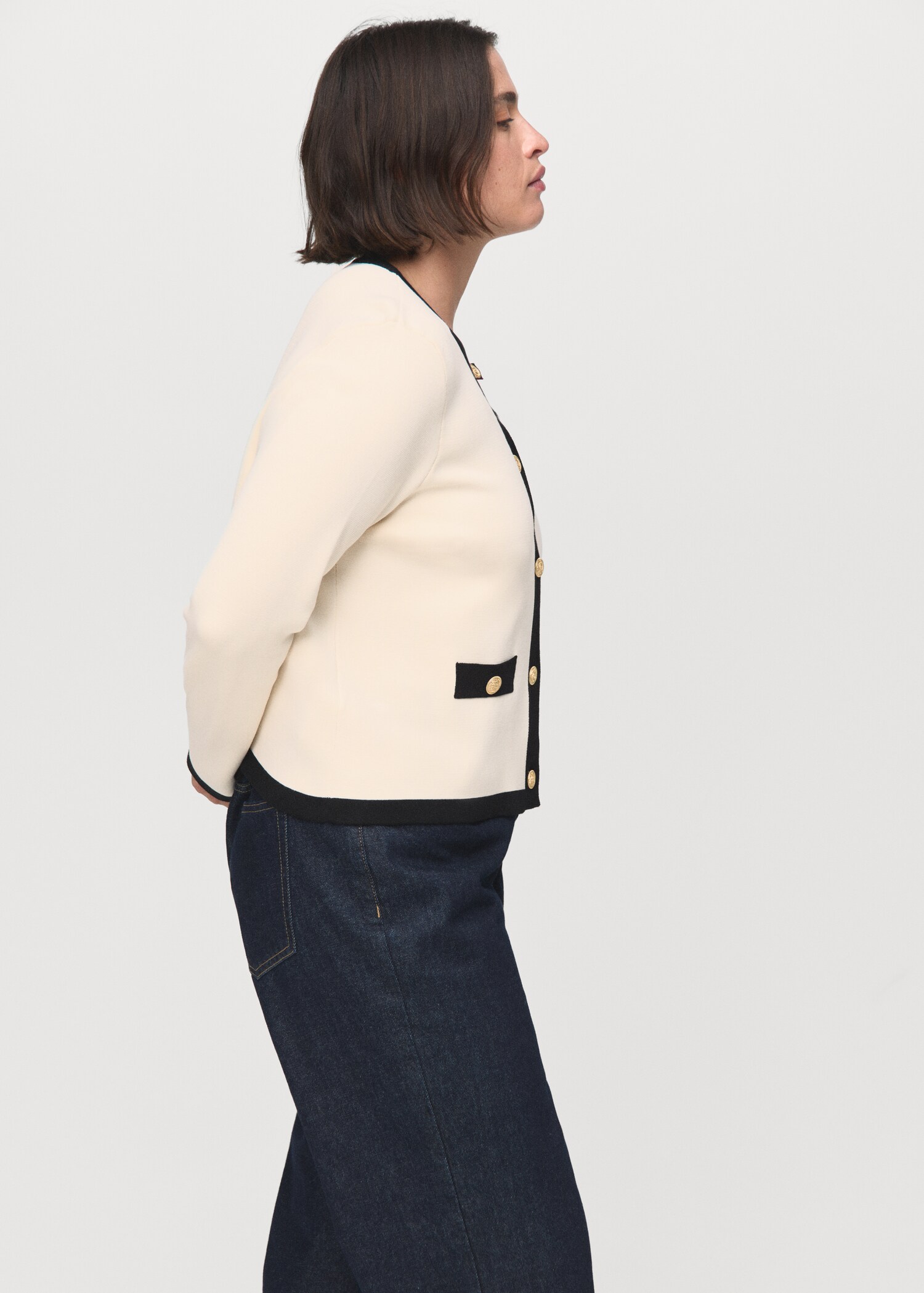 Gebreid jasje met contrasterende biesjes - Detail van het artikel 4