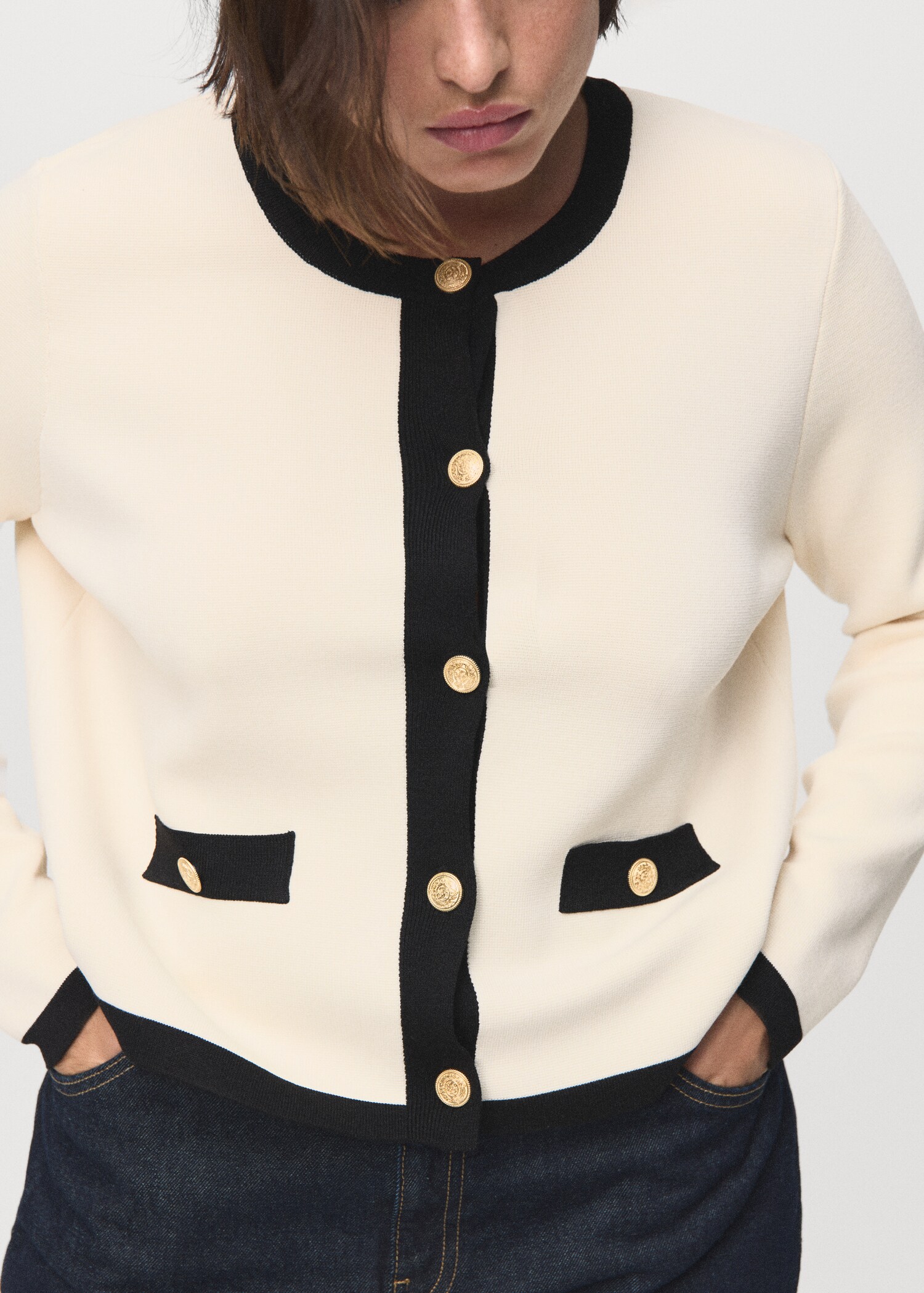 Gebreid jasje met contrasterende biesjes - Detail van het artikel 5