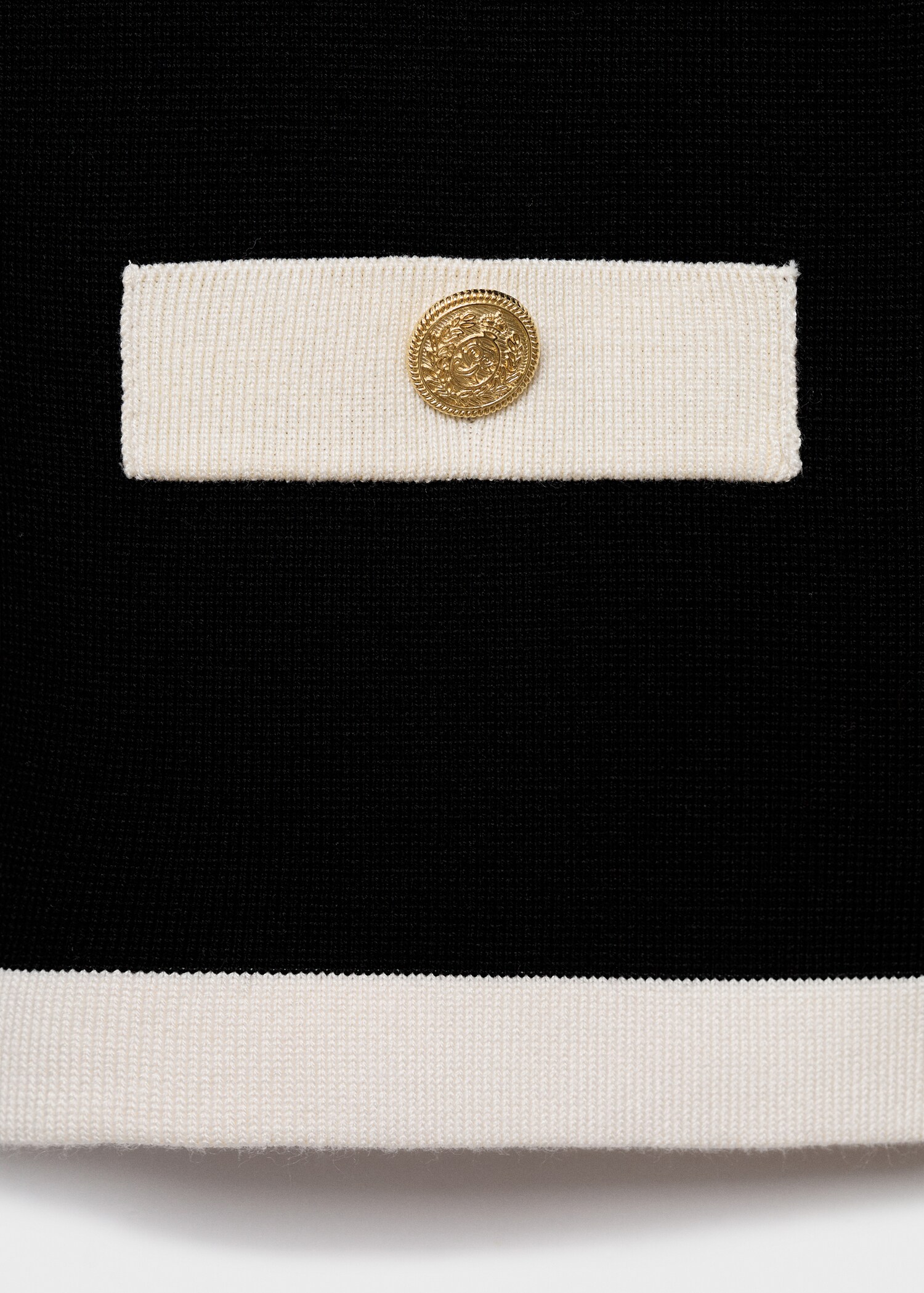 Gebreid jasje met contrasterende biesjes - Detail van het artikel 0