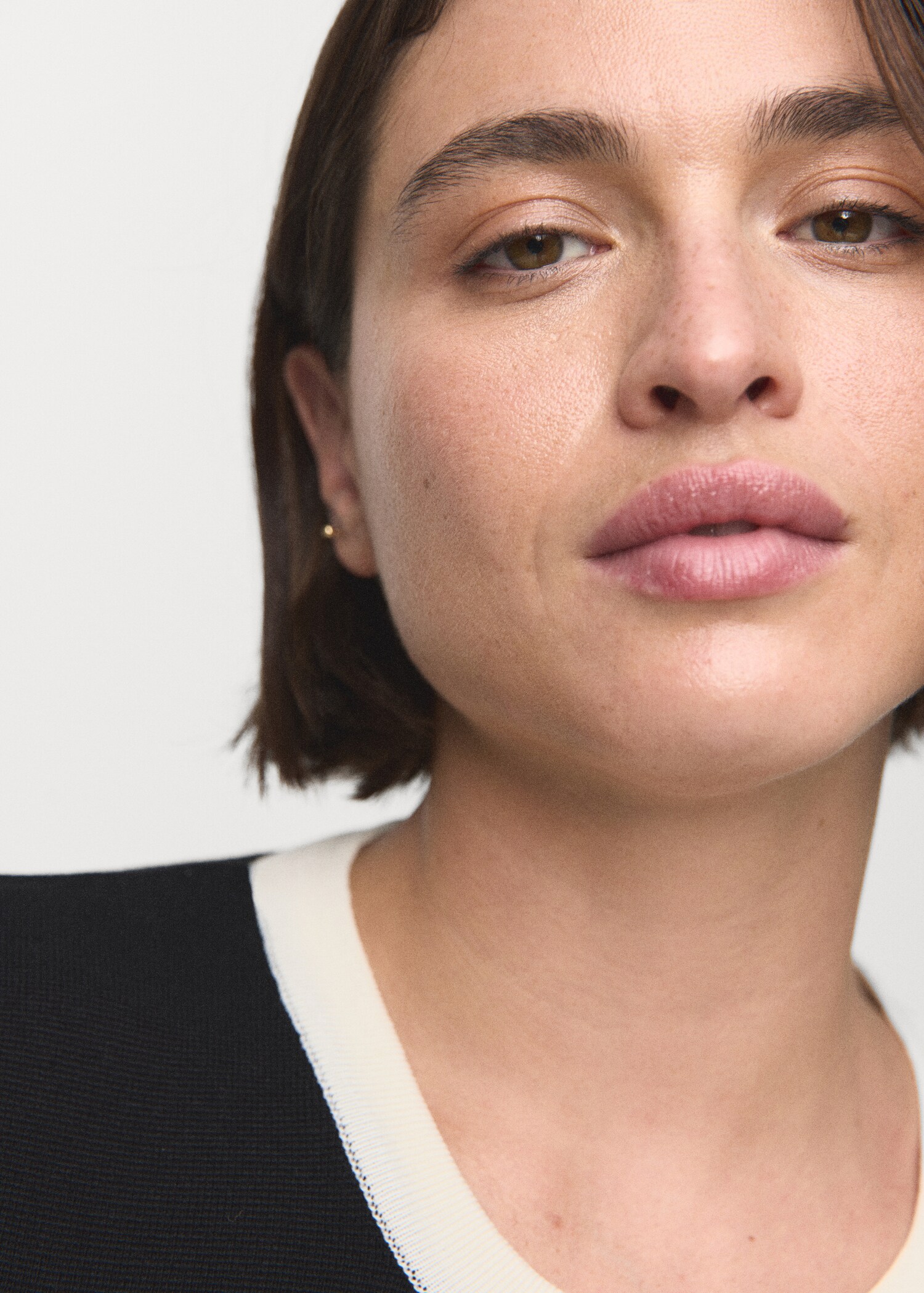 Gebreid jasje met contrasterende biesjes - Detail van het artikel 4