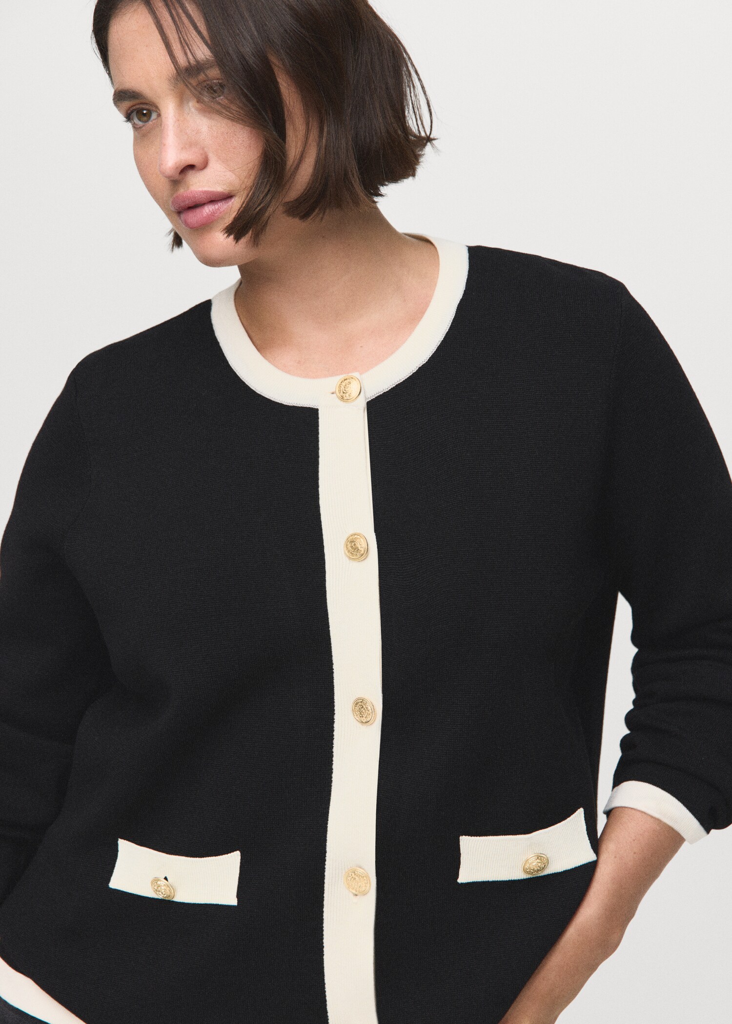 Gebreid jasje met contrasterende biesjes - Detail van het artikel 5