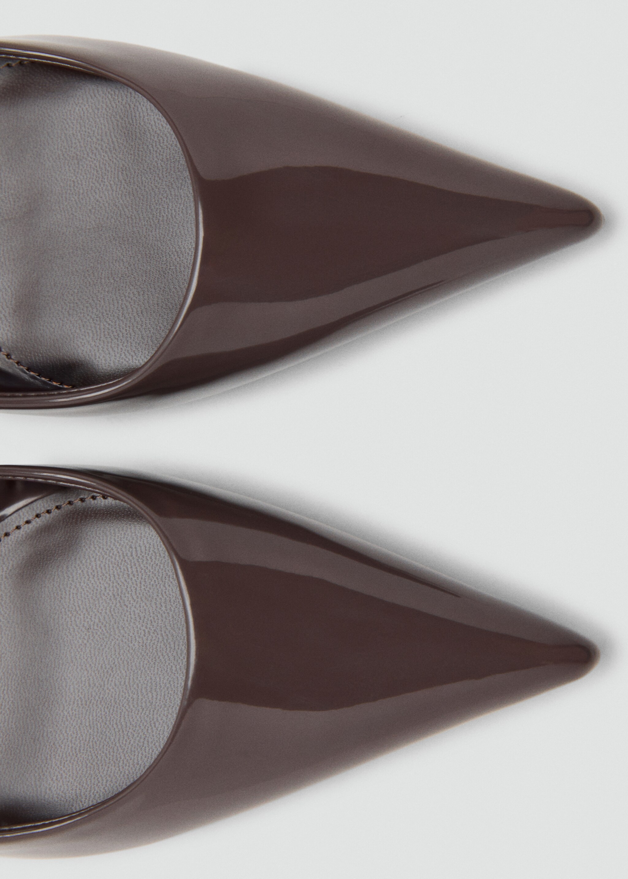 Pointed shoes with patent leather effect - Details of the article 2, Light Heather Grey. Ref: 17085822-00.