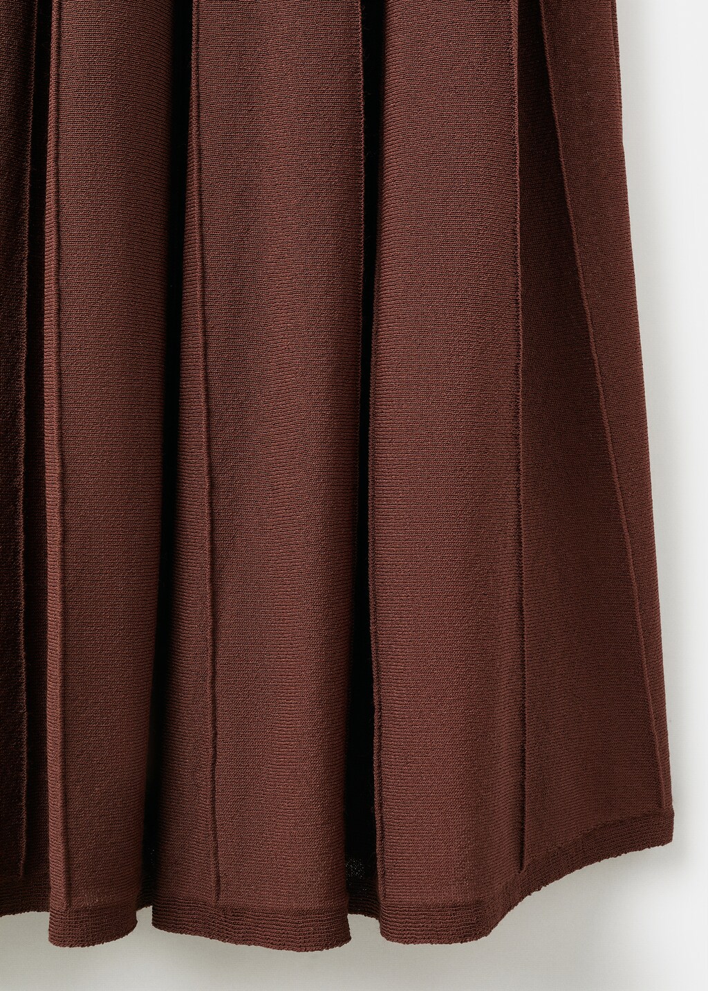 Knitted long skirt with seam detail