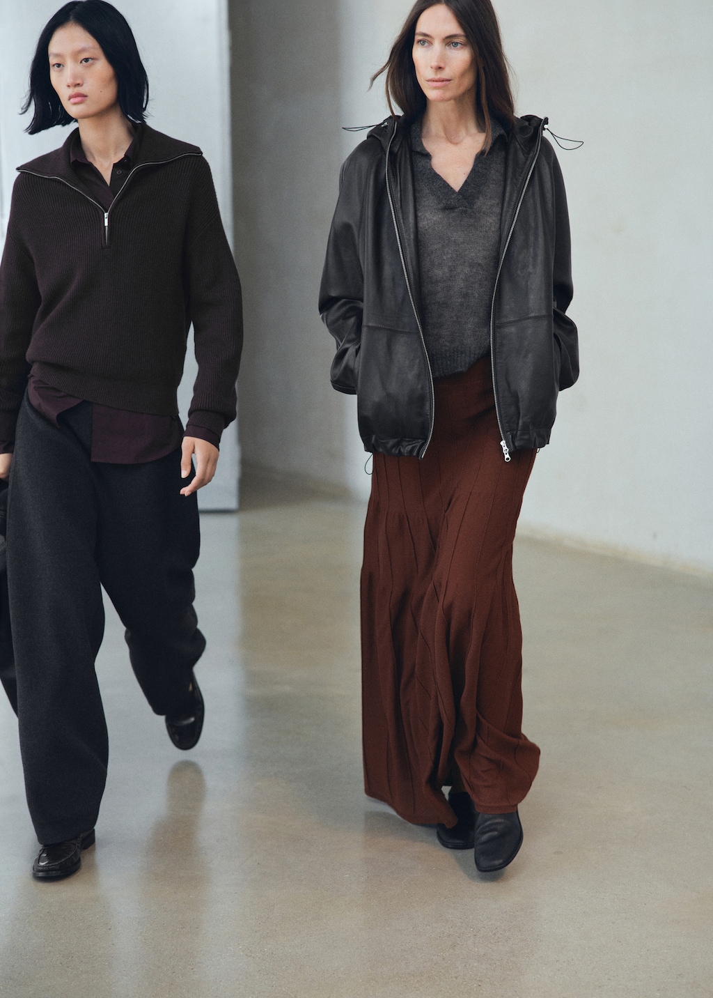 Knitted long skirt with seam detail