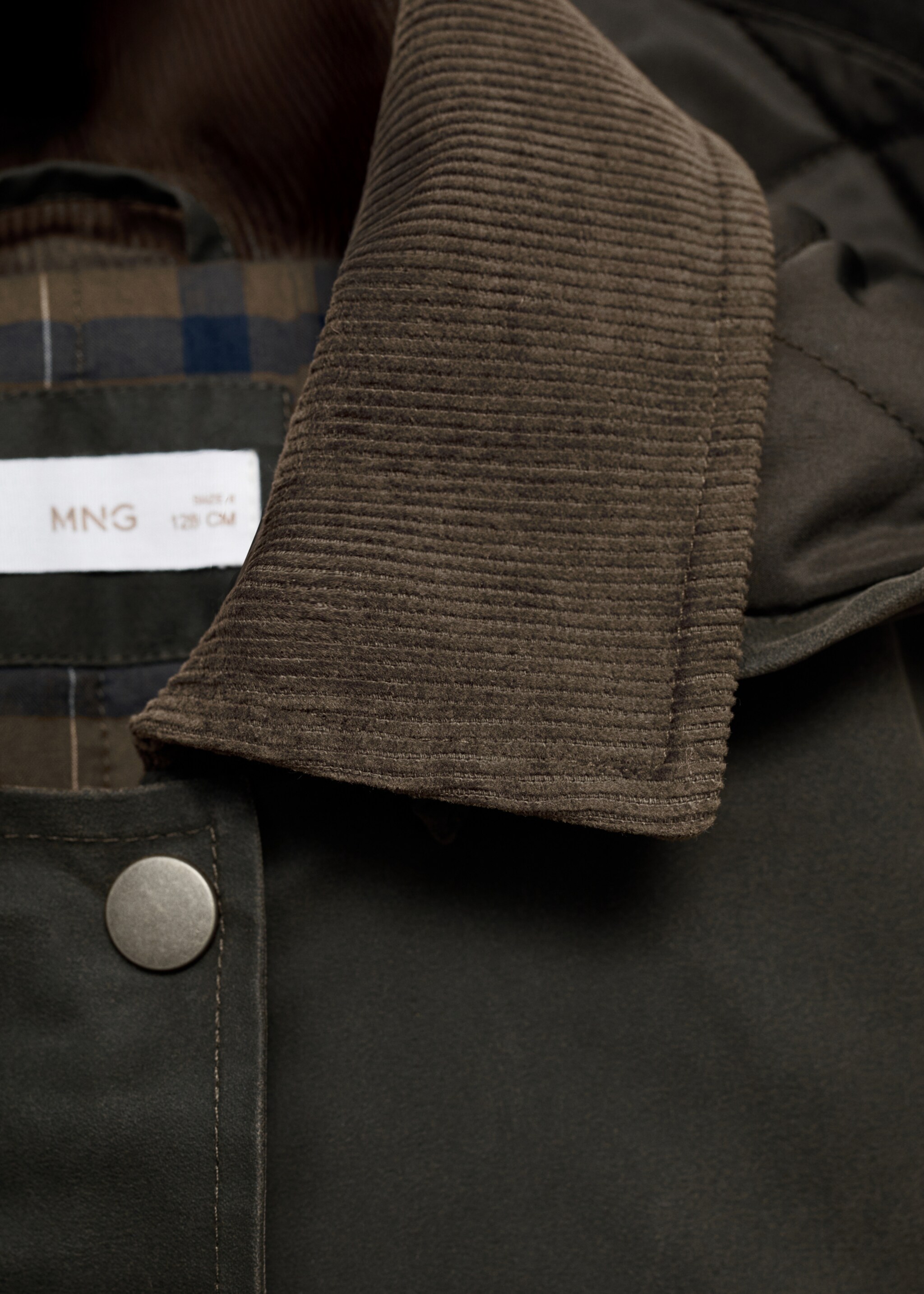 Waxed effect jacket with hood - Details of the article 8, Khaki. Ref: 17085967-00.