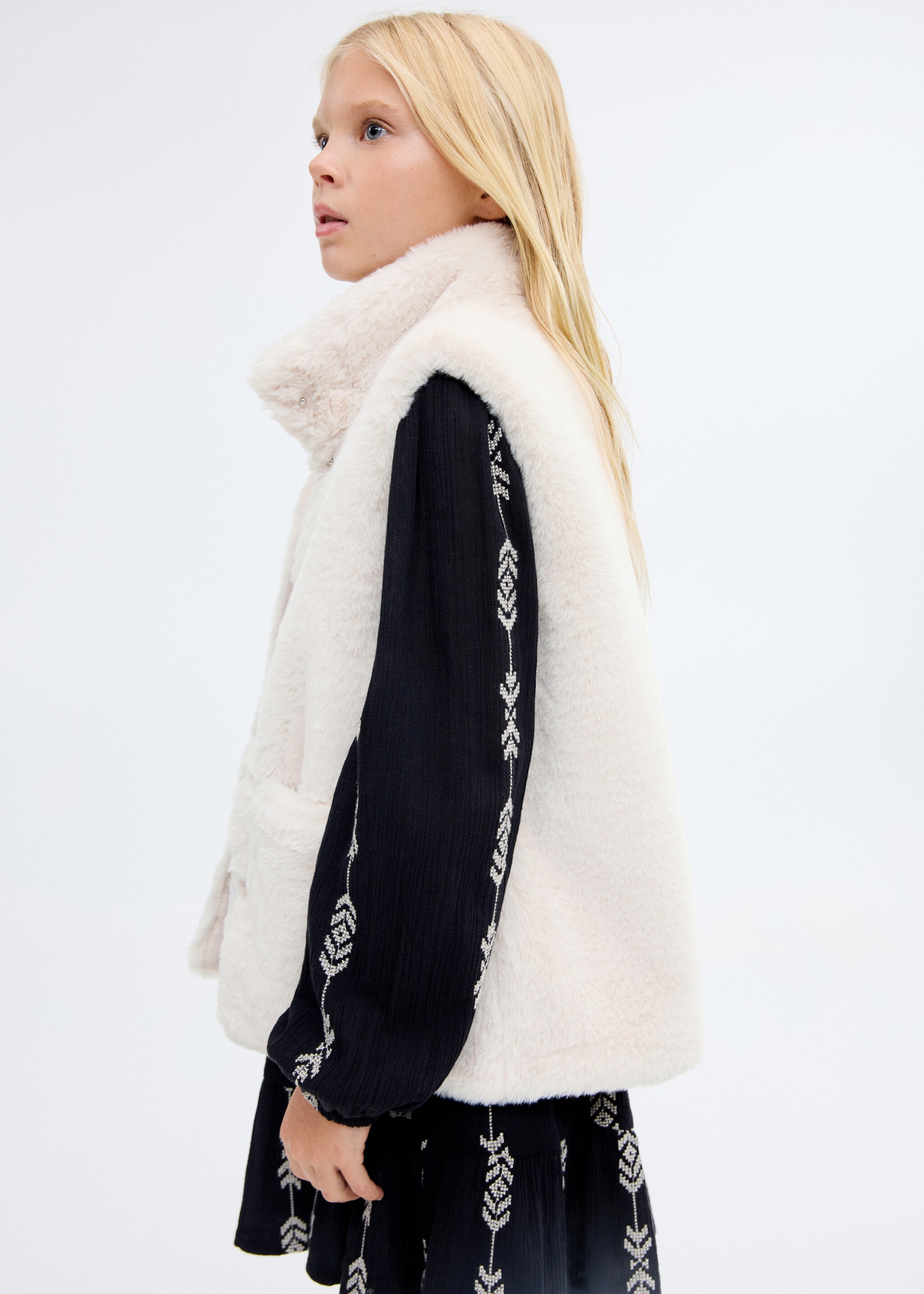 Fur-effect cape gilet - Medium plane, Ecru. Ref: 17085971-00.