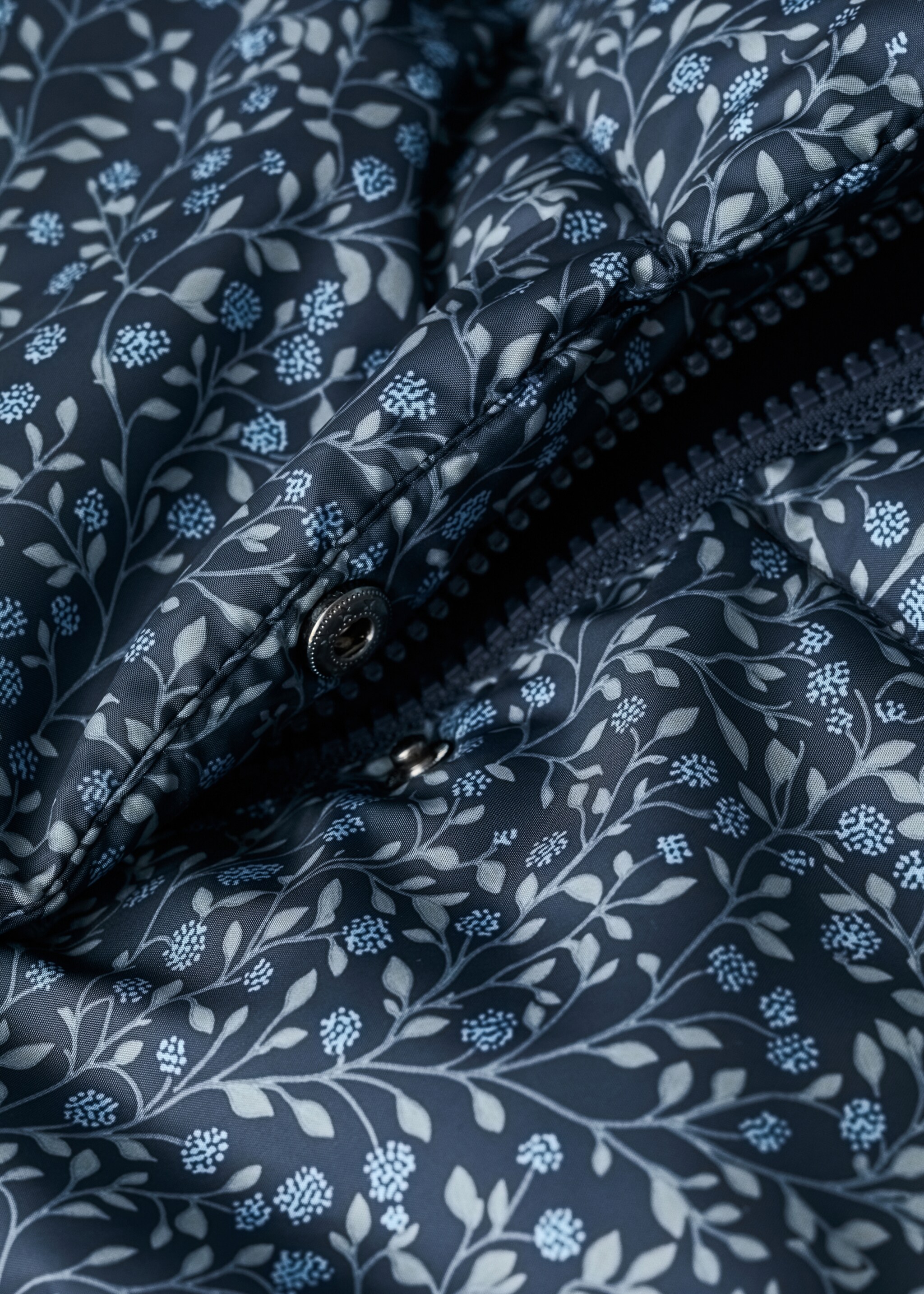 Anorak annab - Details of the article 8, Navy. Ref: 17085974-00.
