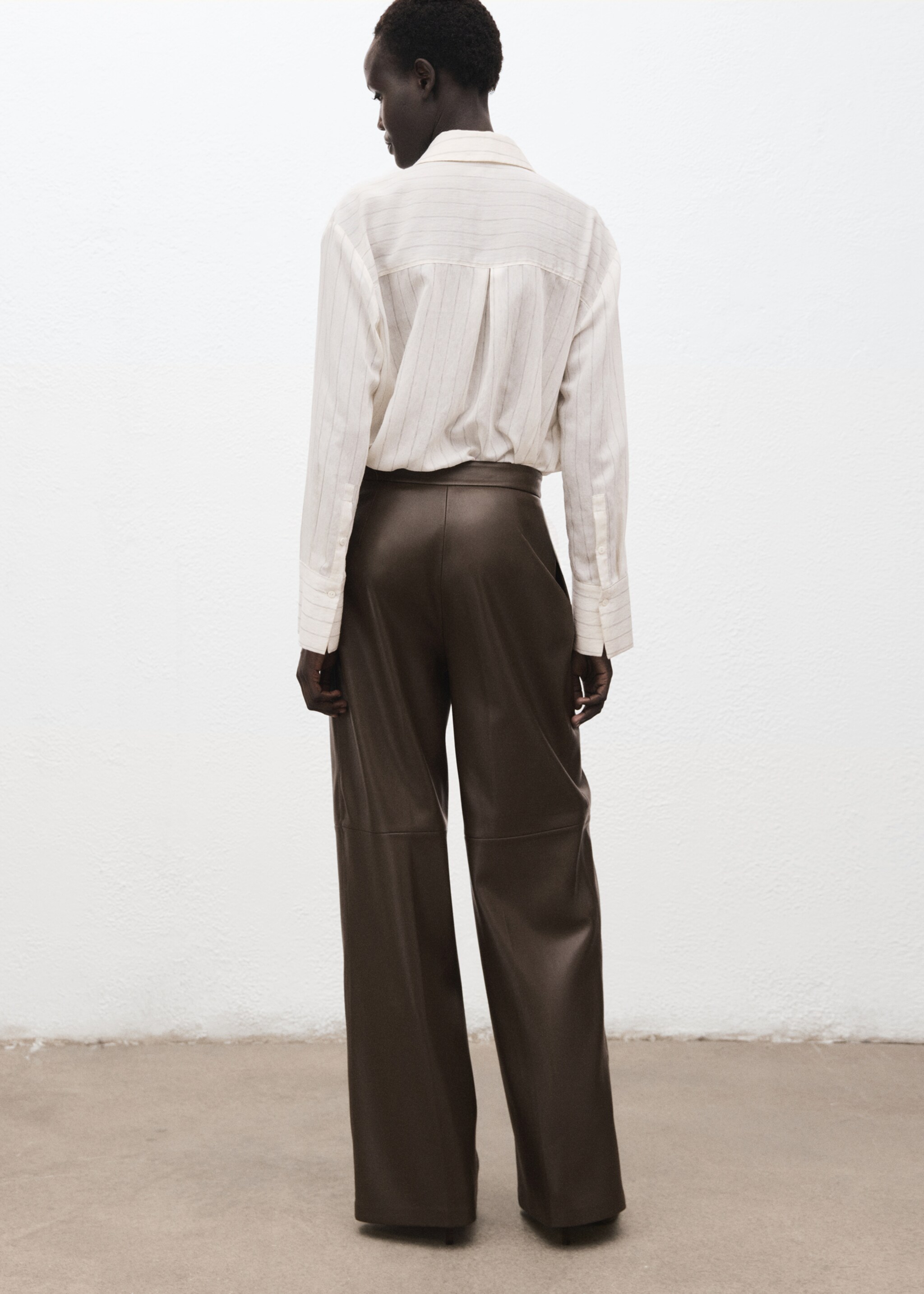Wide leg faux leather trousers - Reverse of the article, Khaki. Ref: 17085976-00.