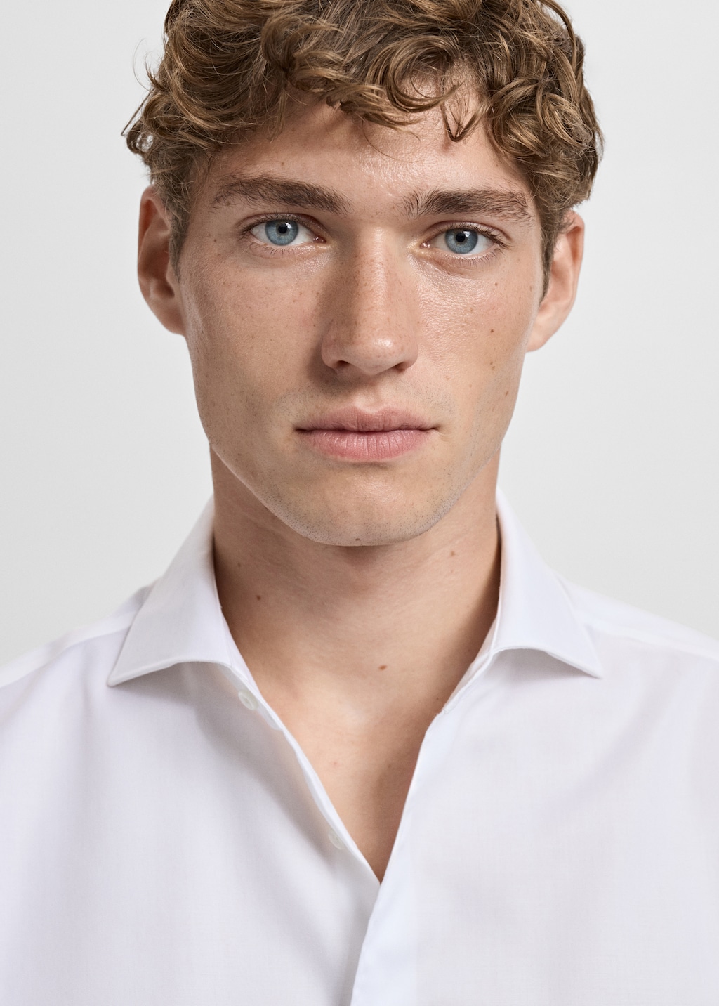 100% cotton slim-fit formal shirt