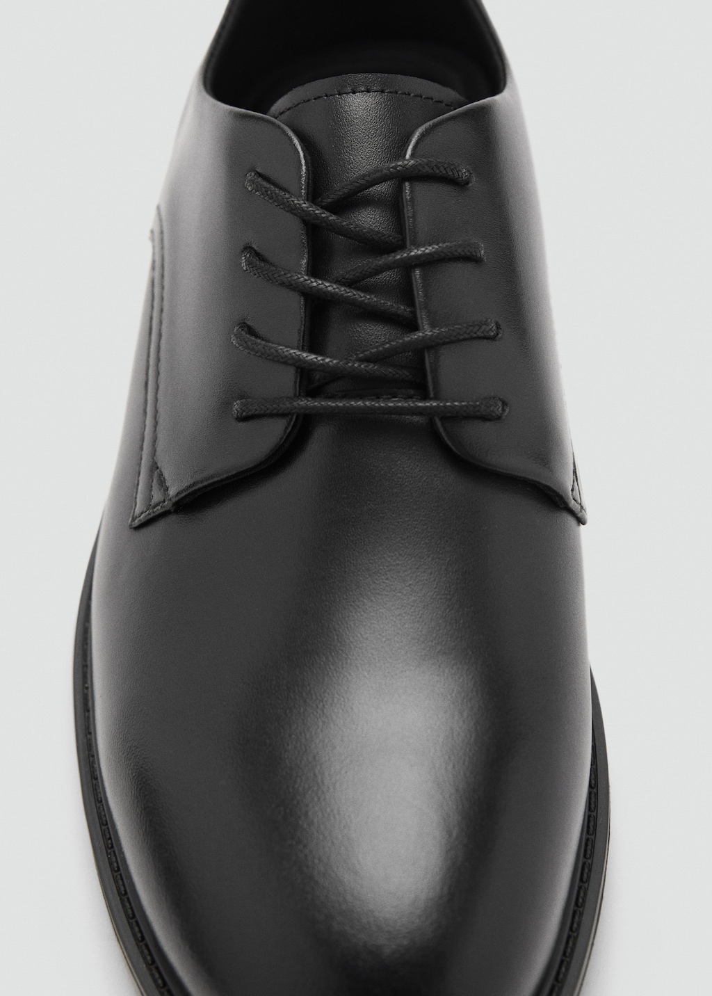 Oxford style leather shoe