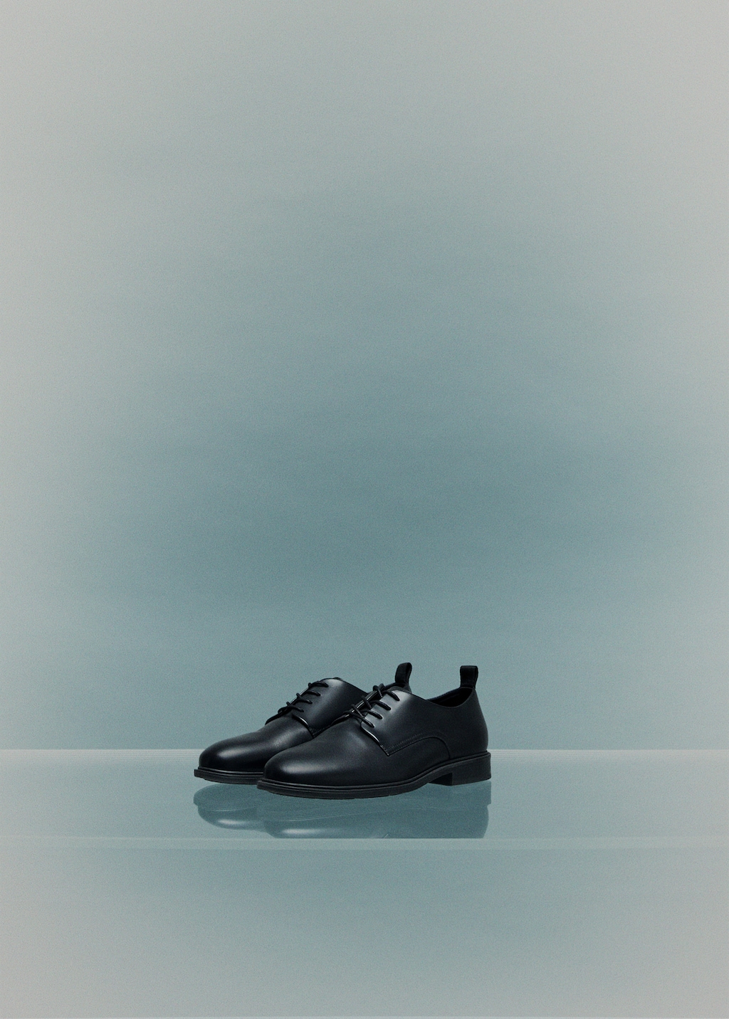 Oxford style leather shoe