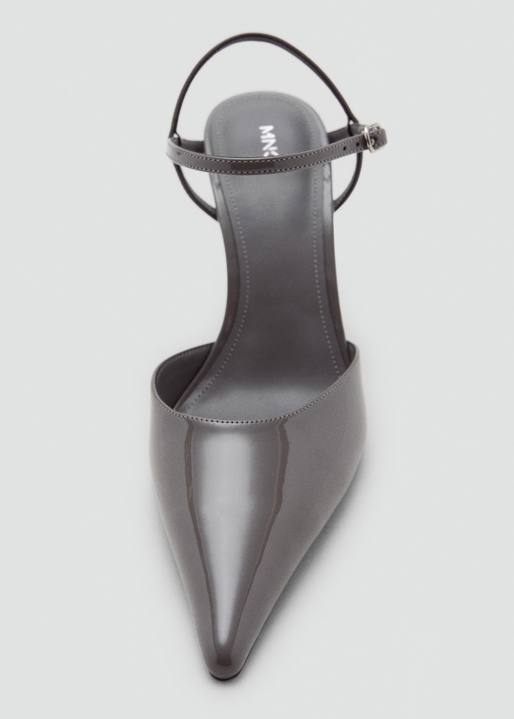 Patent leather heel shoes