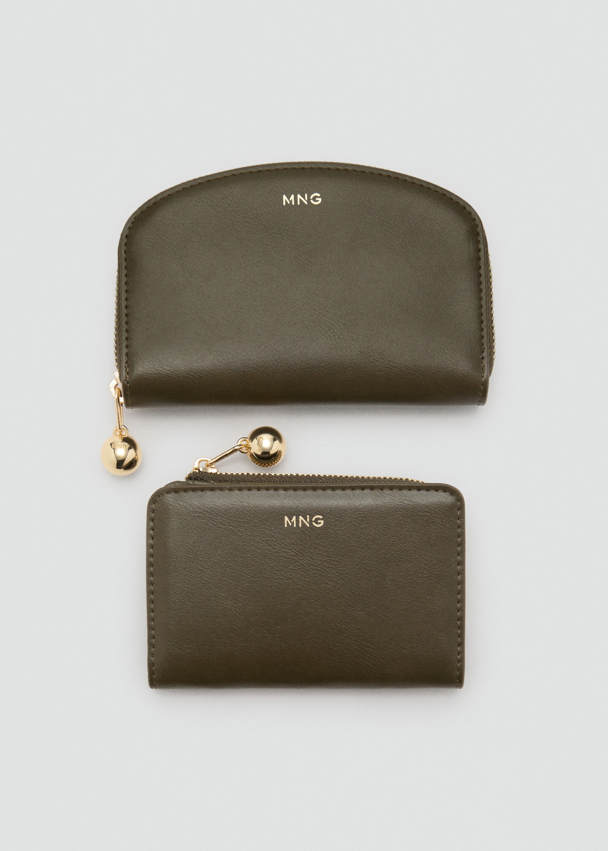 Wallet with mini-beads and flap - Details of the article 2, Khaki. Ref: 17085995-00.