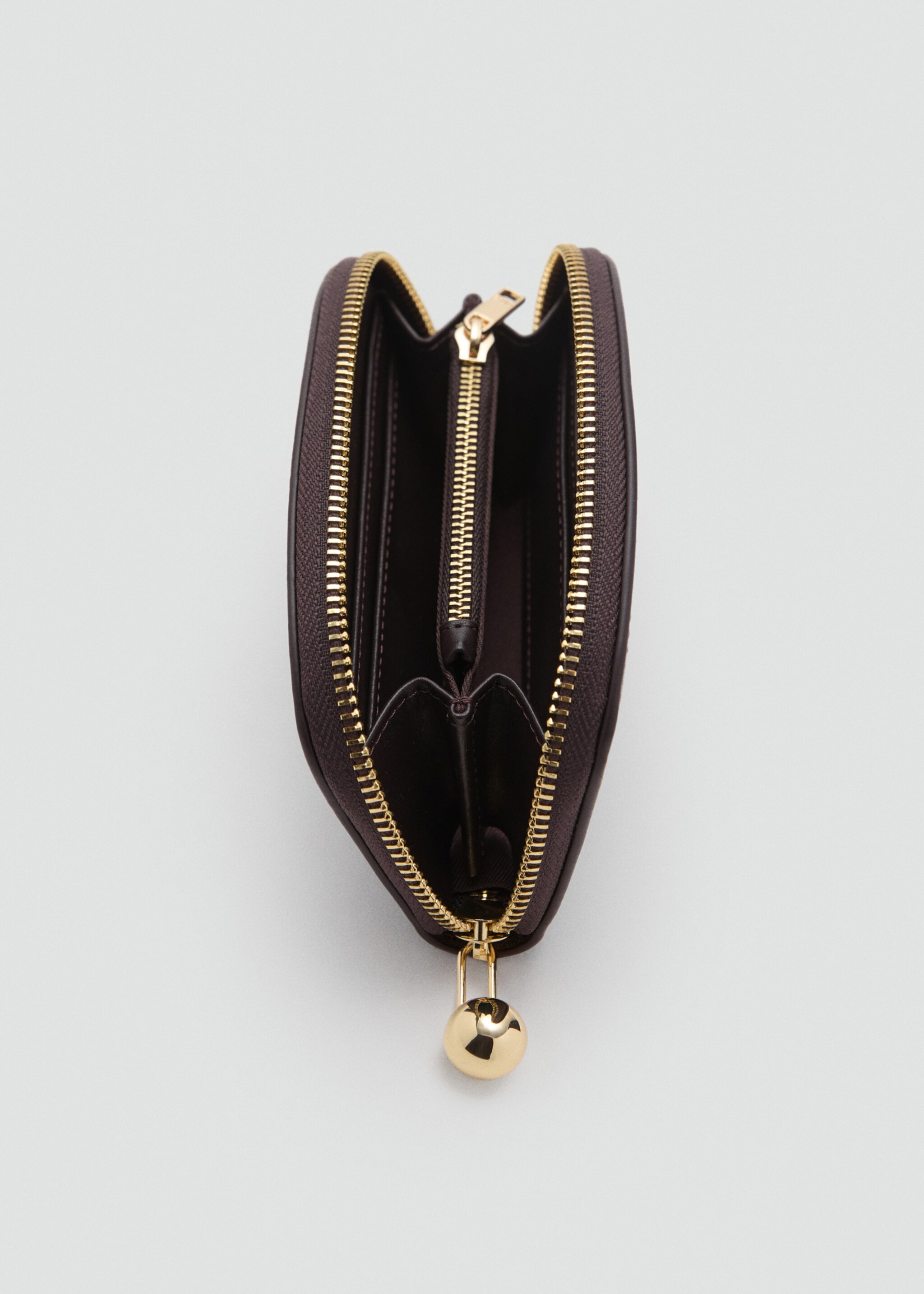 Oval wallet with mini-beads - Details of the article 1, Chocolate. Ref: 17085996-00.
