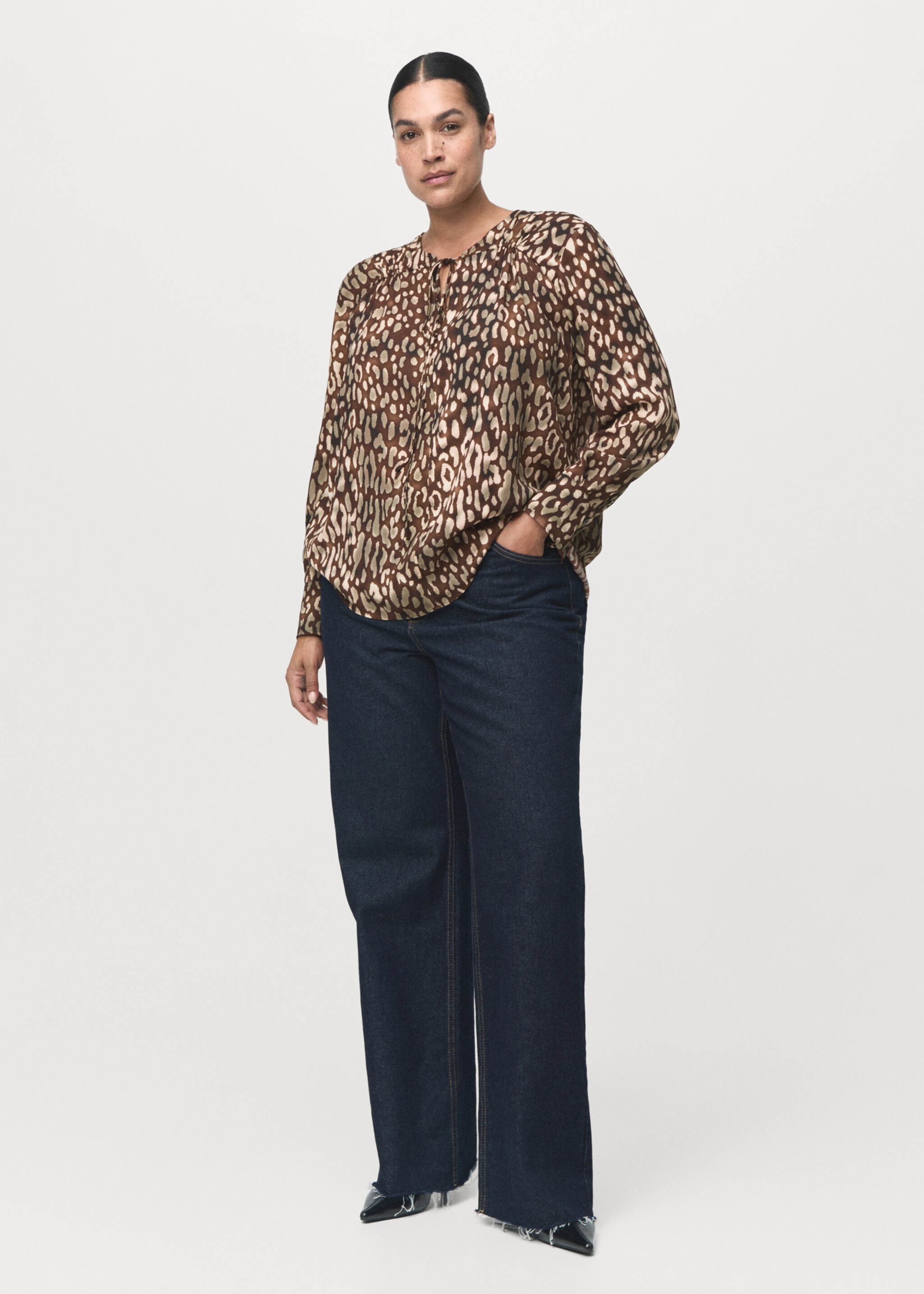 Satin leopard-print blouse with bow - Details of the article 3, Brown. Ref: 17086002-00.