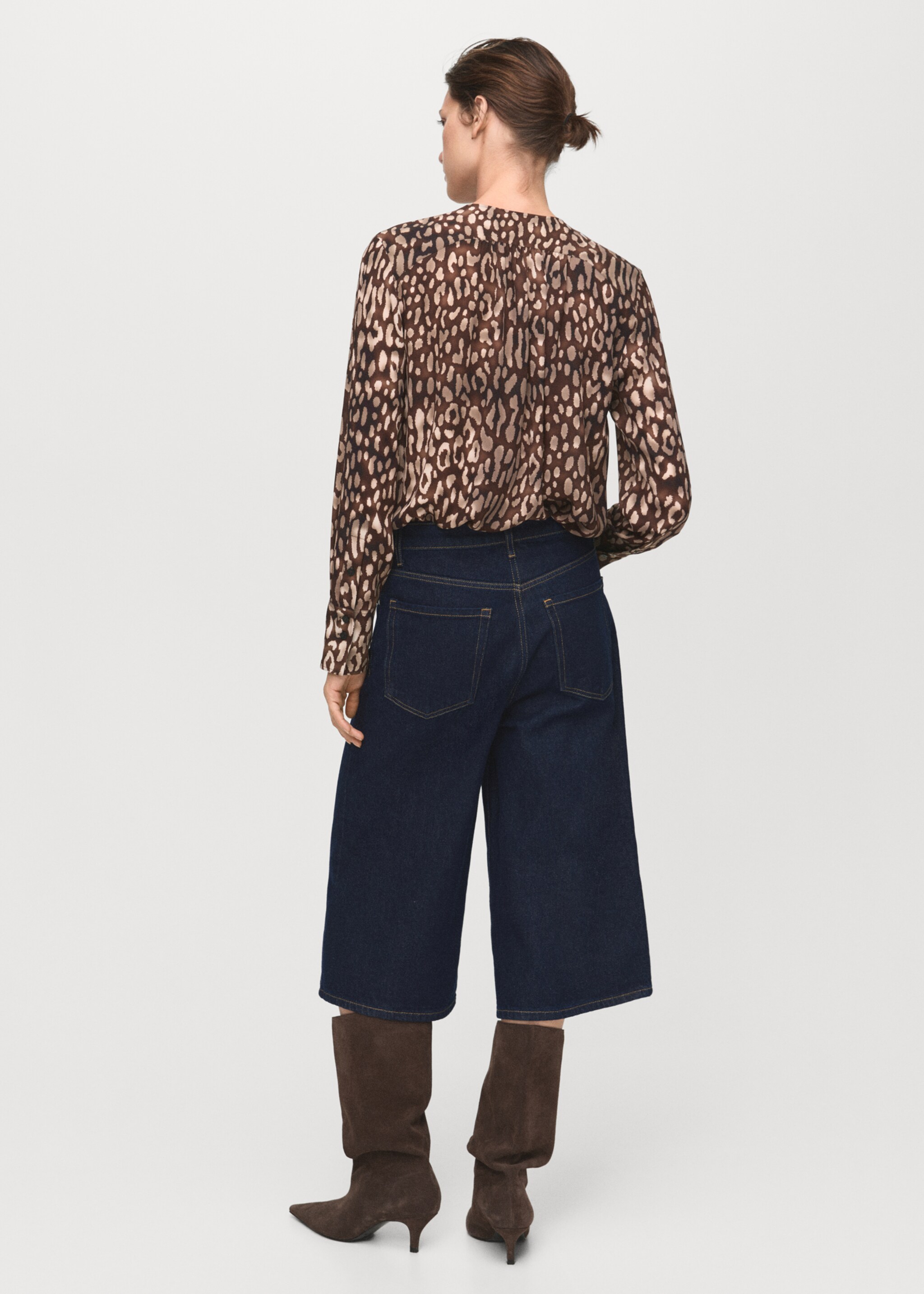 Leoparden-Satinbluse mit Schleife - Rückseite des Artikels, Braun. Ref: 17086002-00.