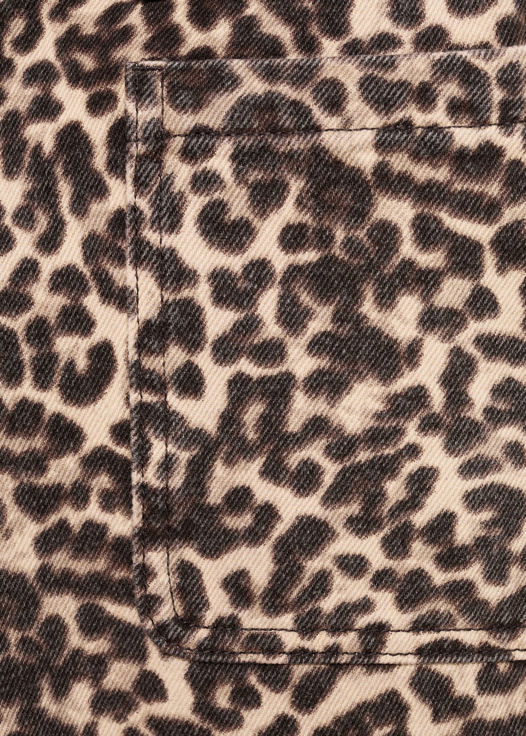 Low-waist animal-print jeans