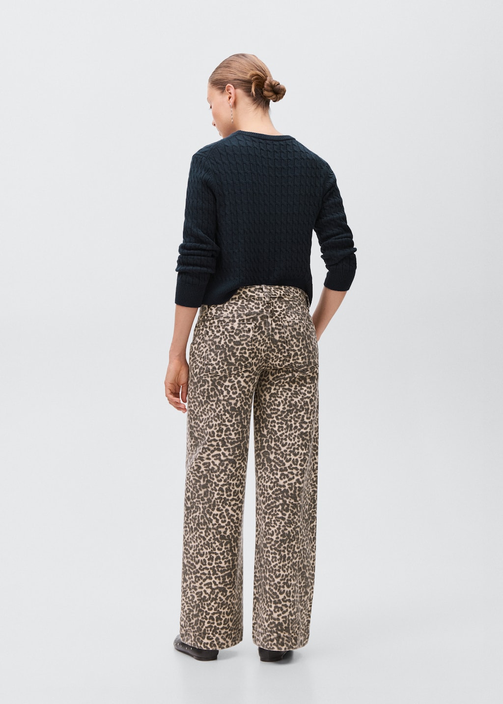 Low-waist animal-print jeans