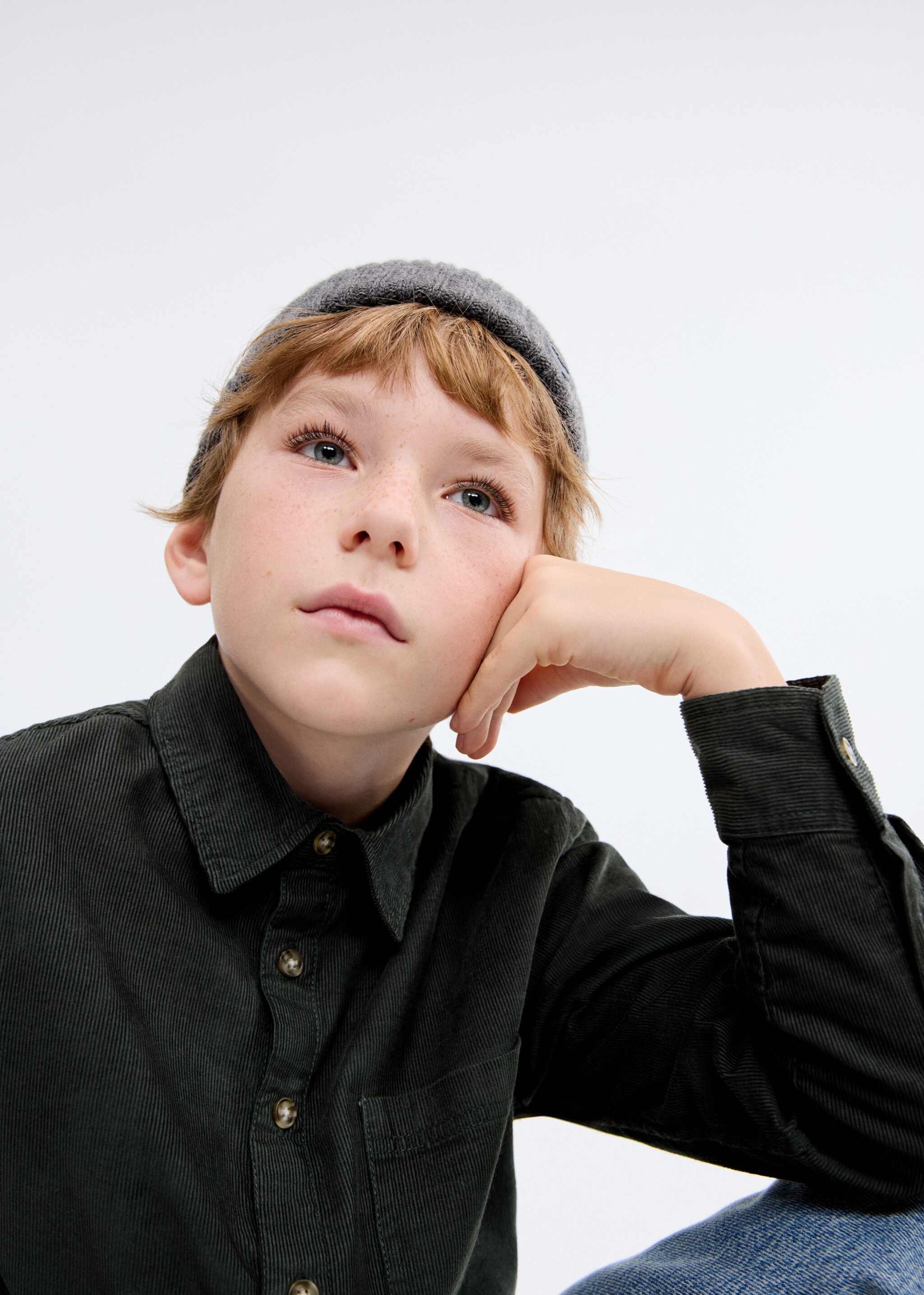 Regular-fit corduroy shirt - Details of the article 1, Forest Green. Ref: 17086339-00.