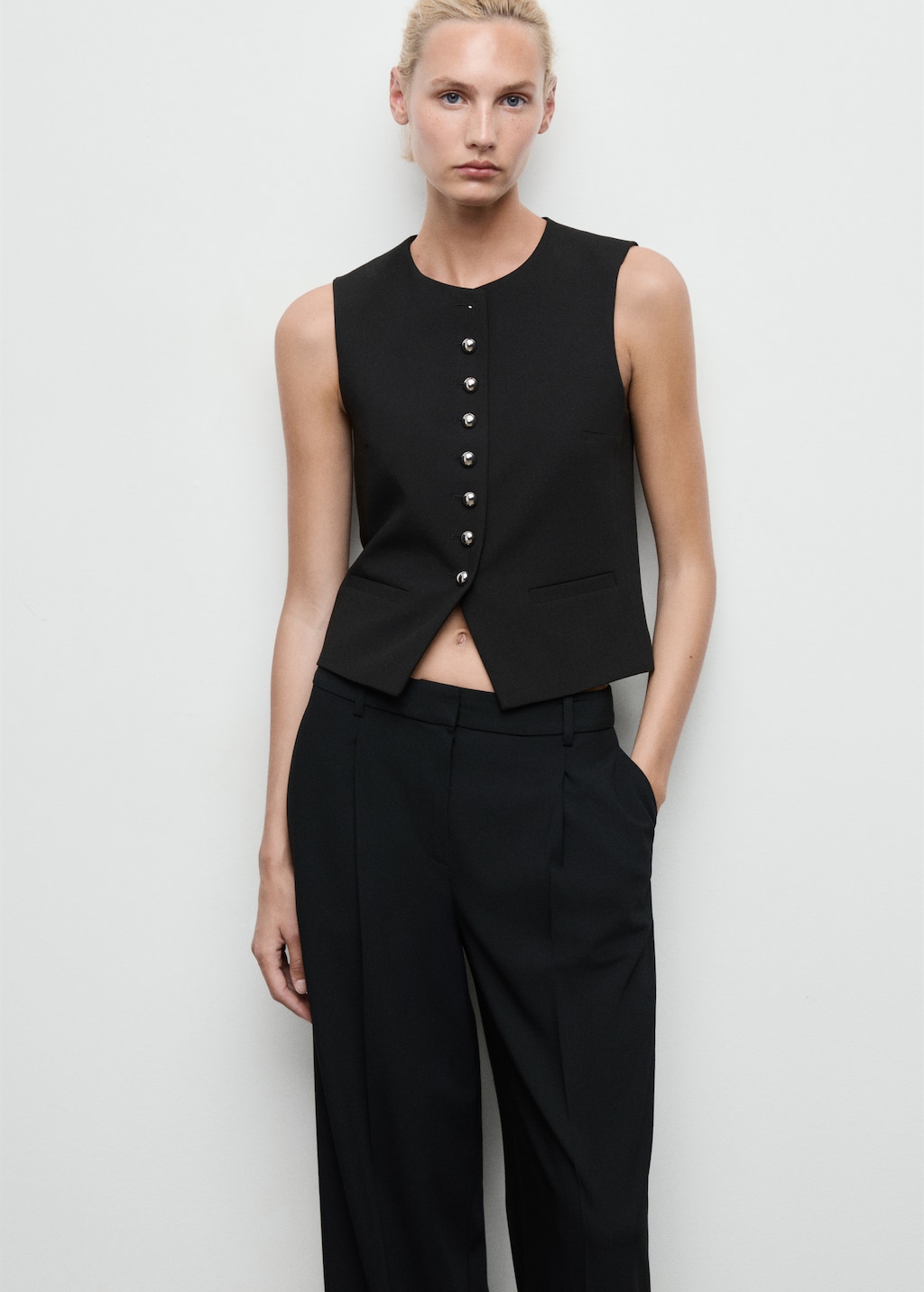 Suit vest with buttons