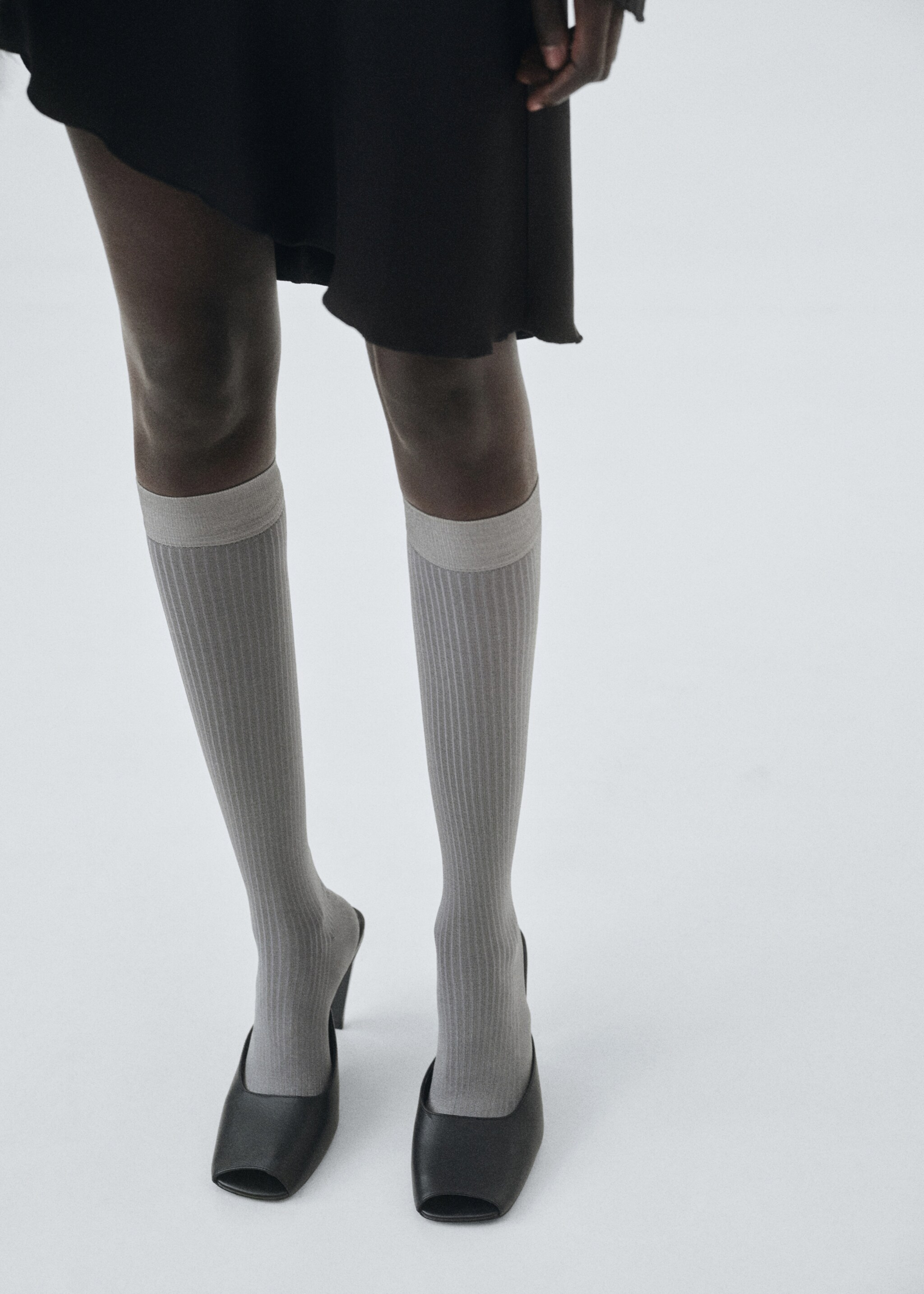 Long ribbed socks - Details of the article 9, Grey. Ref: 17086352-00.